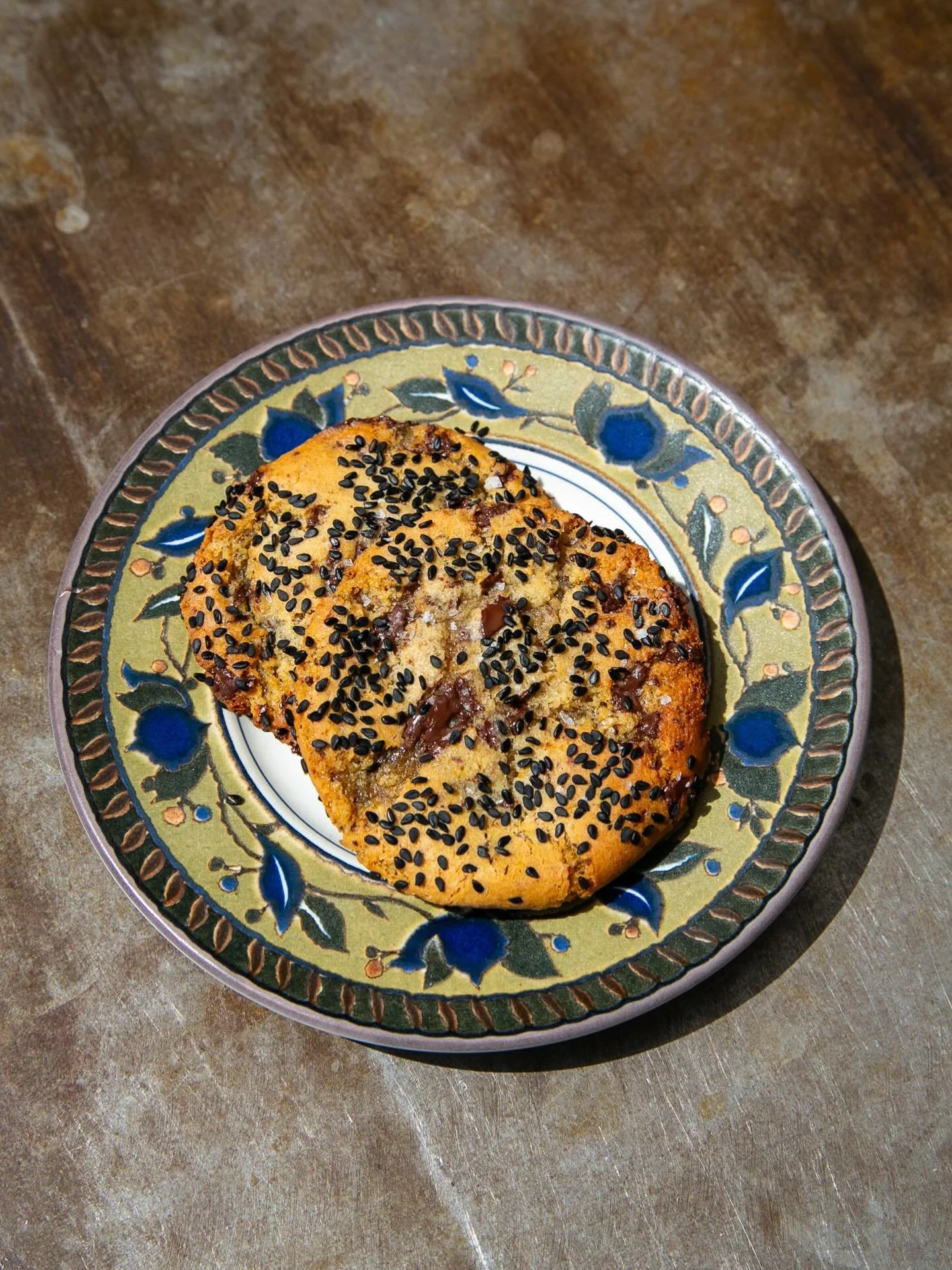 new lunch cookies! 🍪

brown butter miso, dark chocolate chip, orange zest, cardamom, topped with toasted black sesame

✨only available tues-sat 11:00 am-2:30 pm✨