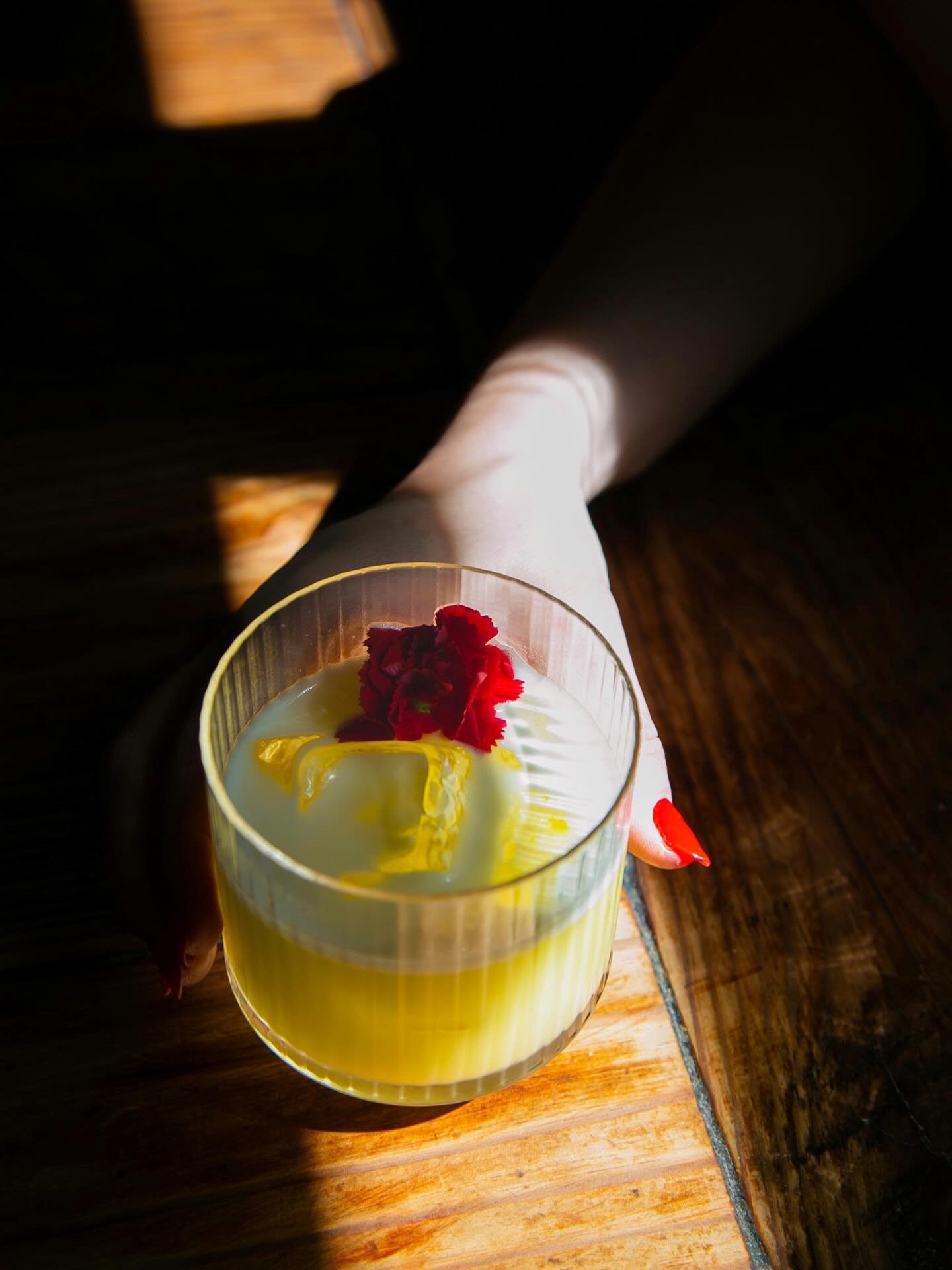 extra virgin sour 🍋✨

olive oil&ndash;washed vodka, lemon, olive oil cordial, vanilla, salt

silky, citrusy, and just the right amount of savory 💫