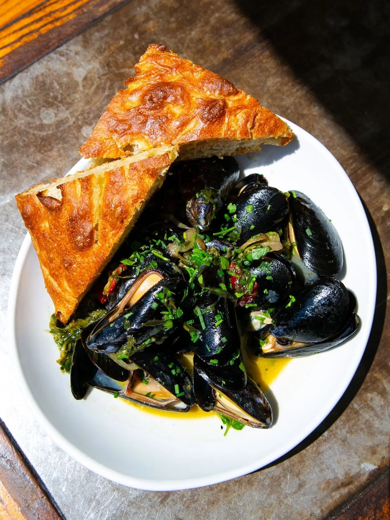 mussels ✨

green onion pistou, calabrian chili, shallots, garlic, lemon, white wine, butter
served with house-made focaccia

available for dinner!
tues-sat 5:00 pm-9:30 pm