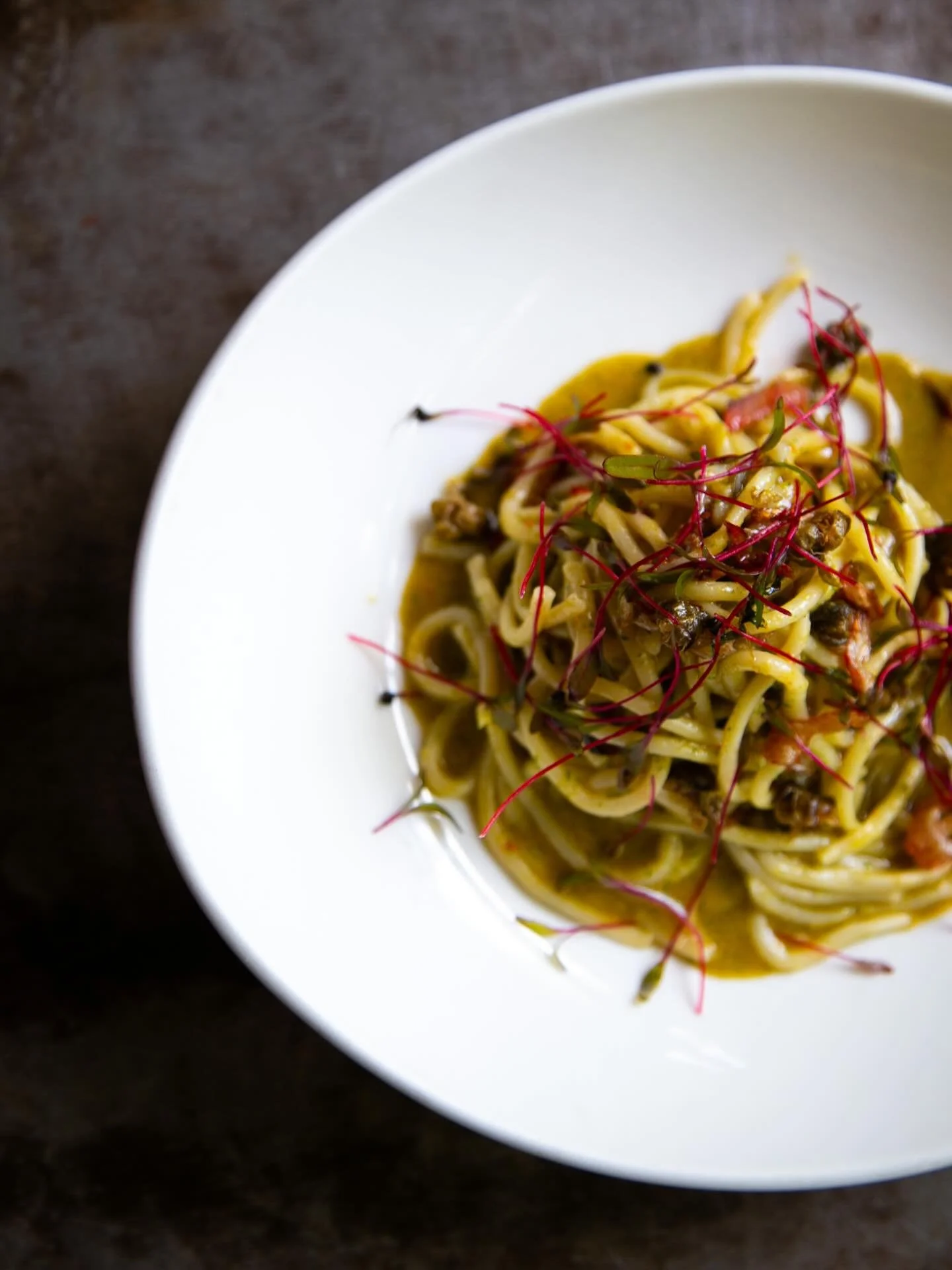 burro e alici 🍝

spaghetti, anchovy, cream, roasted fennel &amp; swiss chard, fried capers, microgreens

rich, savory, and a little briny&mdash;in the best way ✨