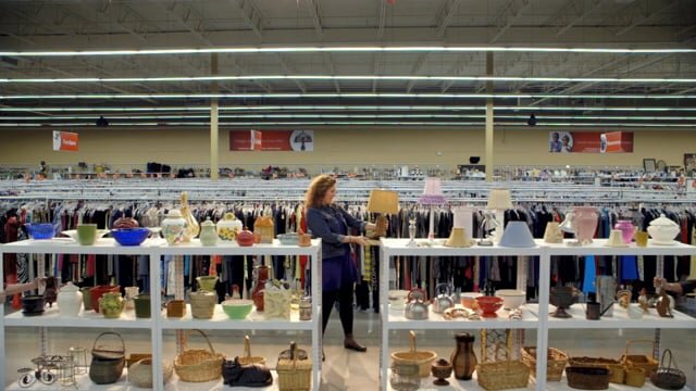 Value Village _ Find the Find _ -Lamp- (1)