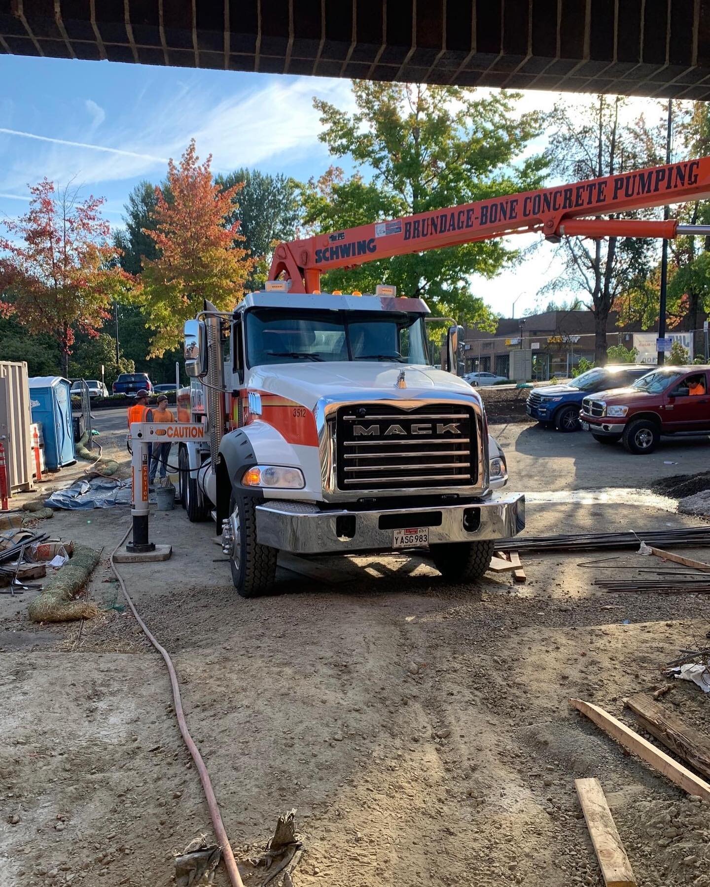 Floor Pour Day at the Elmer Swim School in Tualatin. Some extraordinary facts: 
⭐️ Due to subsurface water, 3 ft. thick concrete floor on a series of pilings, some as deep as 56&rsquo;
⭐️ &lsquo;Z&rsquo; boom concrete pump sticking through the window