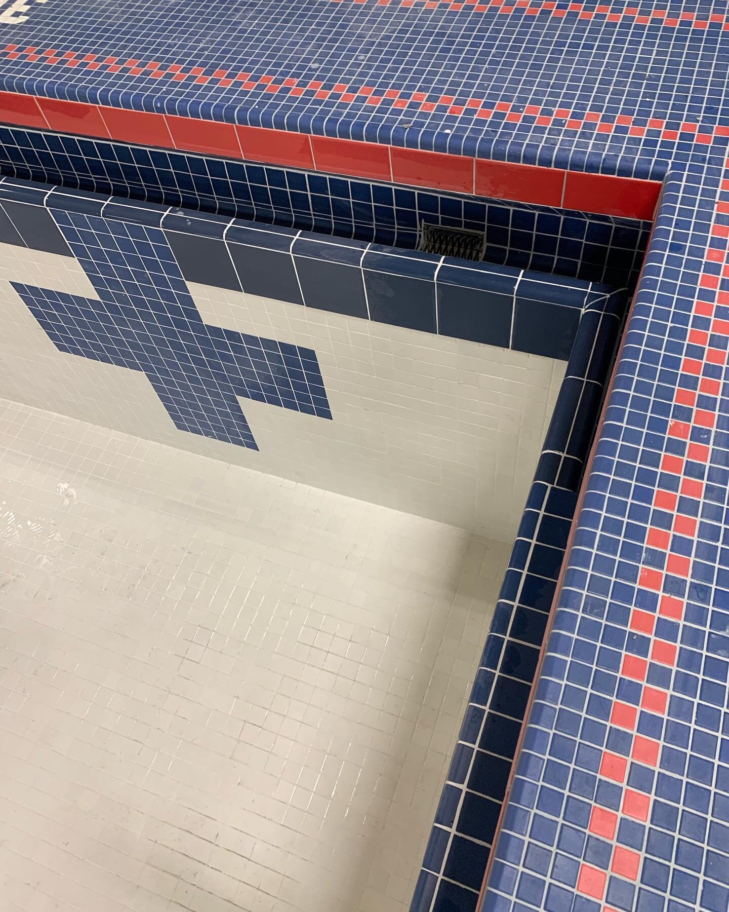 We're getting close over at Centennial High School! Great edge detail, team 👏

#AndersonPoolworks #PoolRenovation #tileinstallation