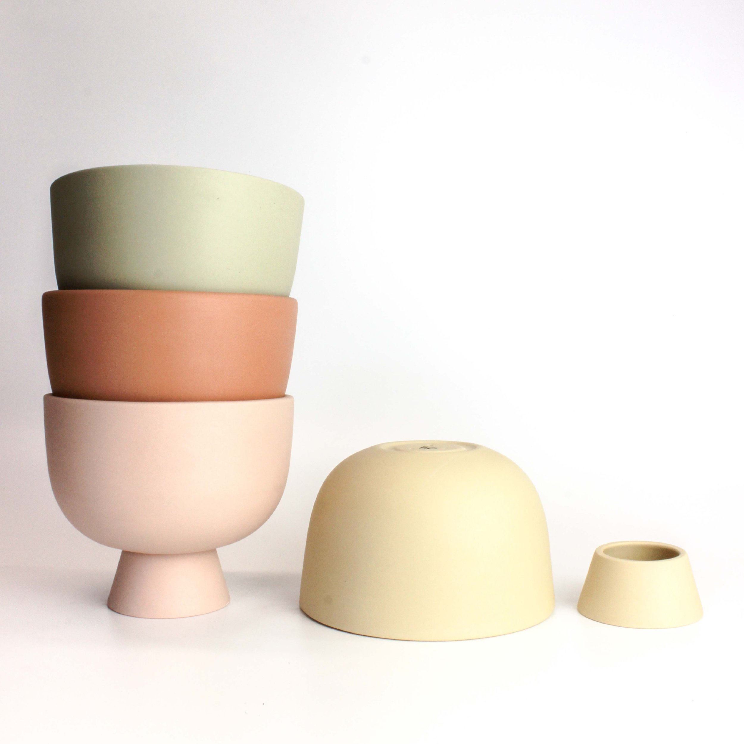 cache-pot avec trous de drainage