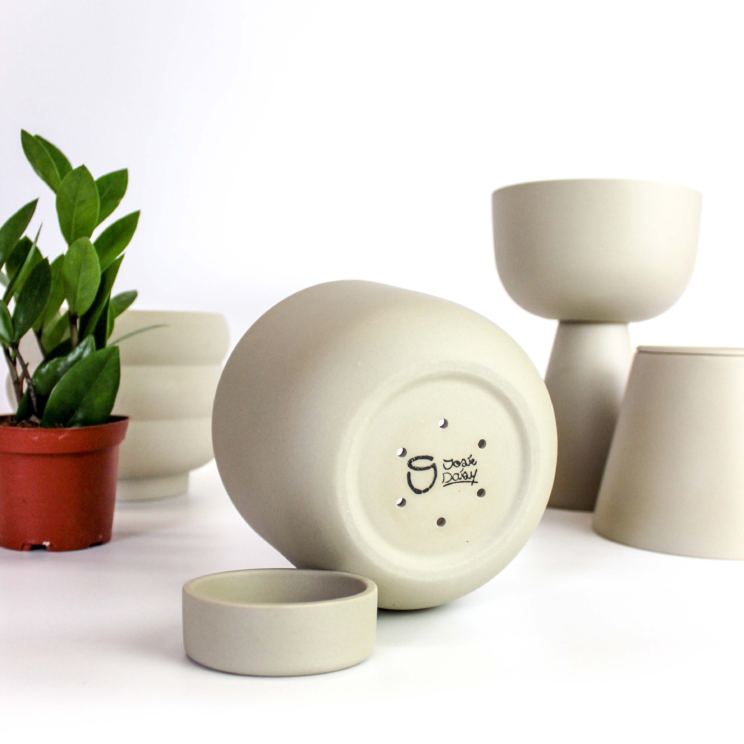 pot à plante avec trous de drainage