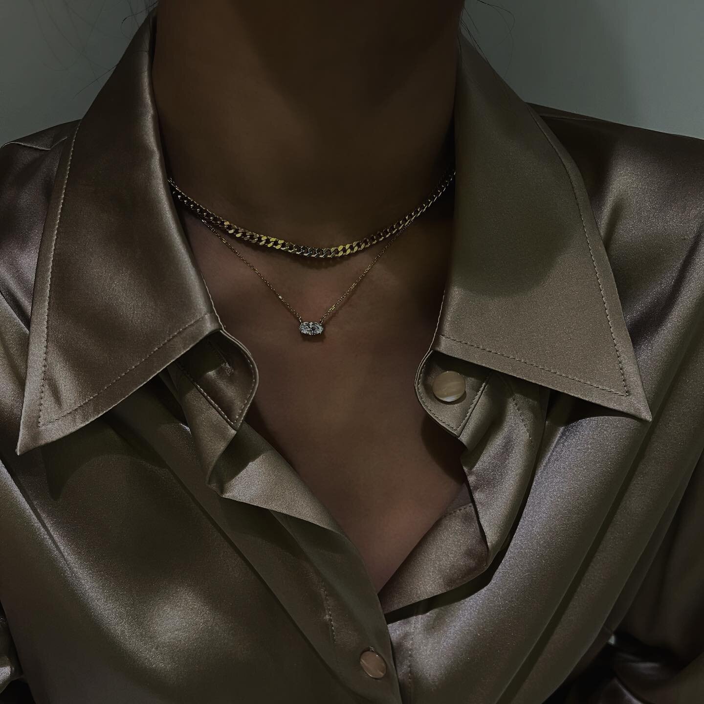 Silk looks good on everyone. But liquid gold flat curb chain looks even better on you ✨ 

Find our most luxurious and ONE STOCK ONLY chain on our website now🤍 

When it&rsquo;s gone it&rsquo;s gone! 🤫

@ouri_fine