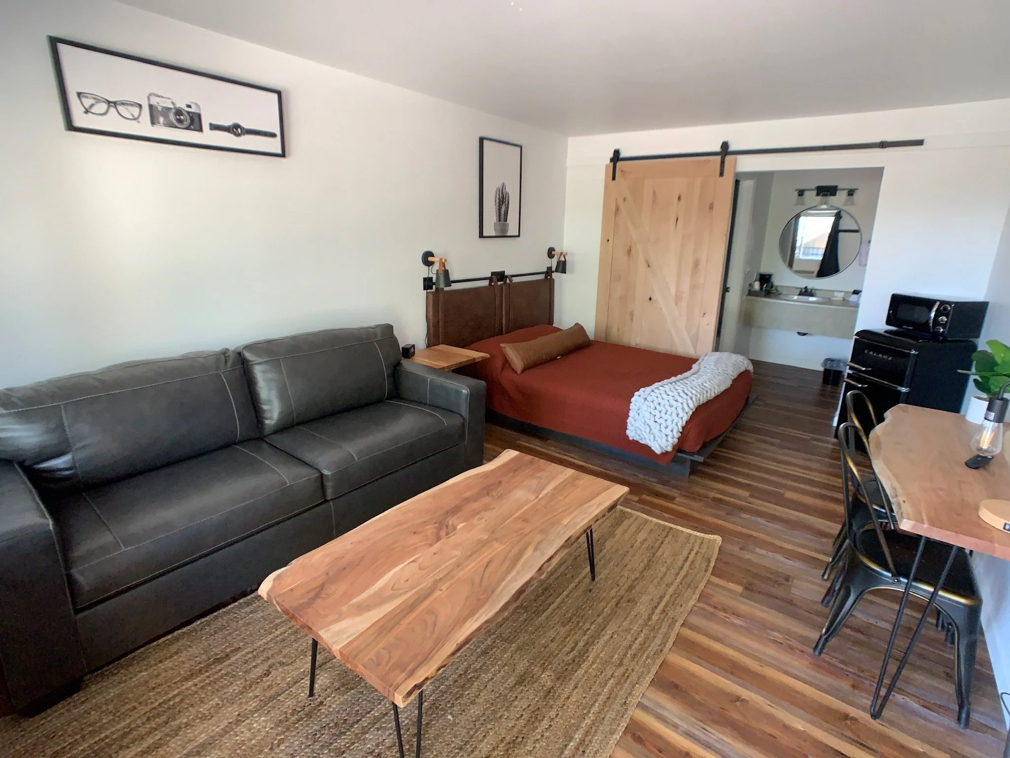 Charming Motel Rooms, Cabins and AFrames in downtown Meeker