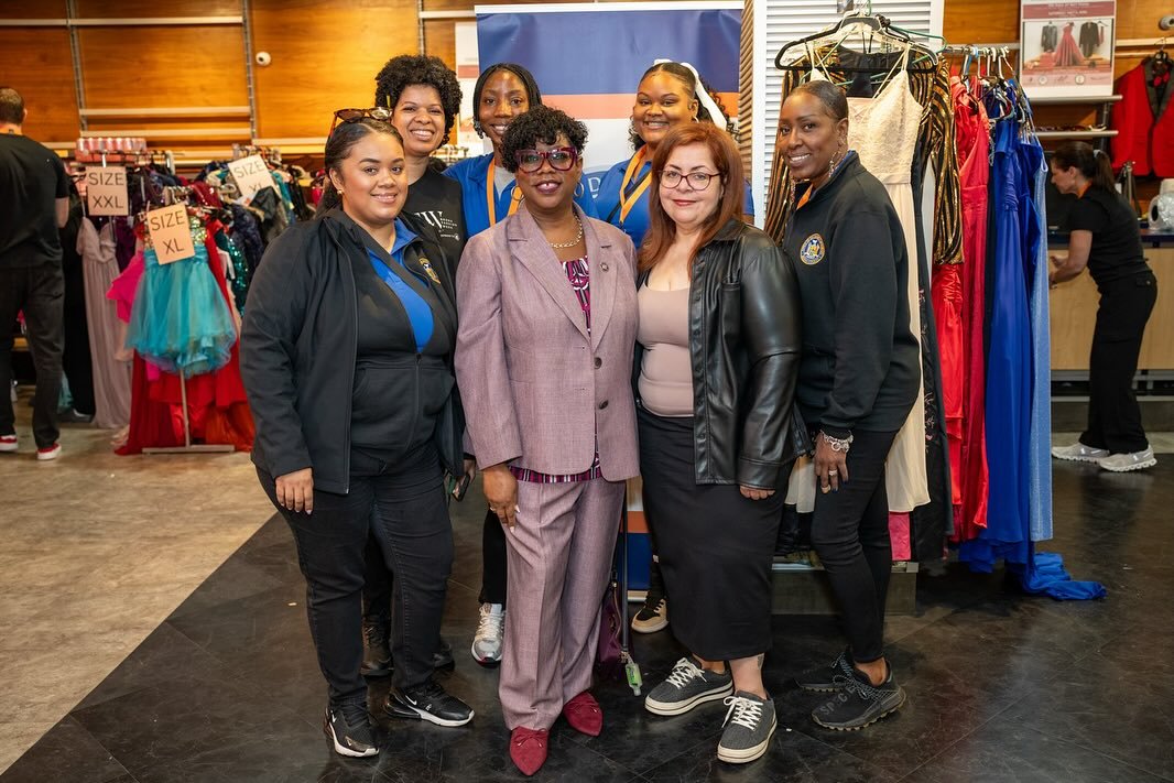 📸@splitsecondmoments_ 🌟 Embracing the Power of Community &amp; Giving Back! 🌟

We were thrilled to collaborate with the Bronx DA&rsquo;s Office @bronxdaclark for this year&rsquo;s Prom Drive! 🎉✨ Together, we&rsquo;re harnessing the incredible pow