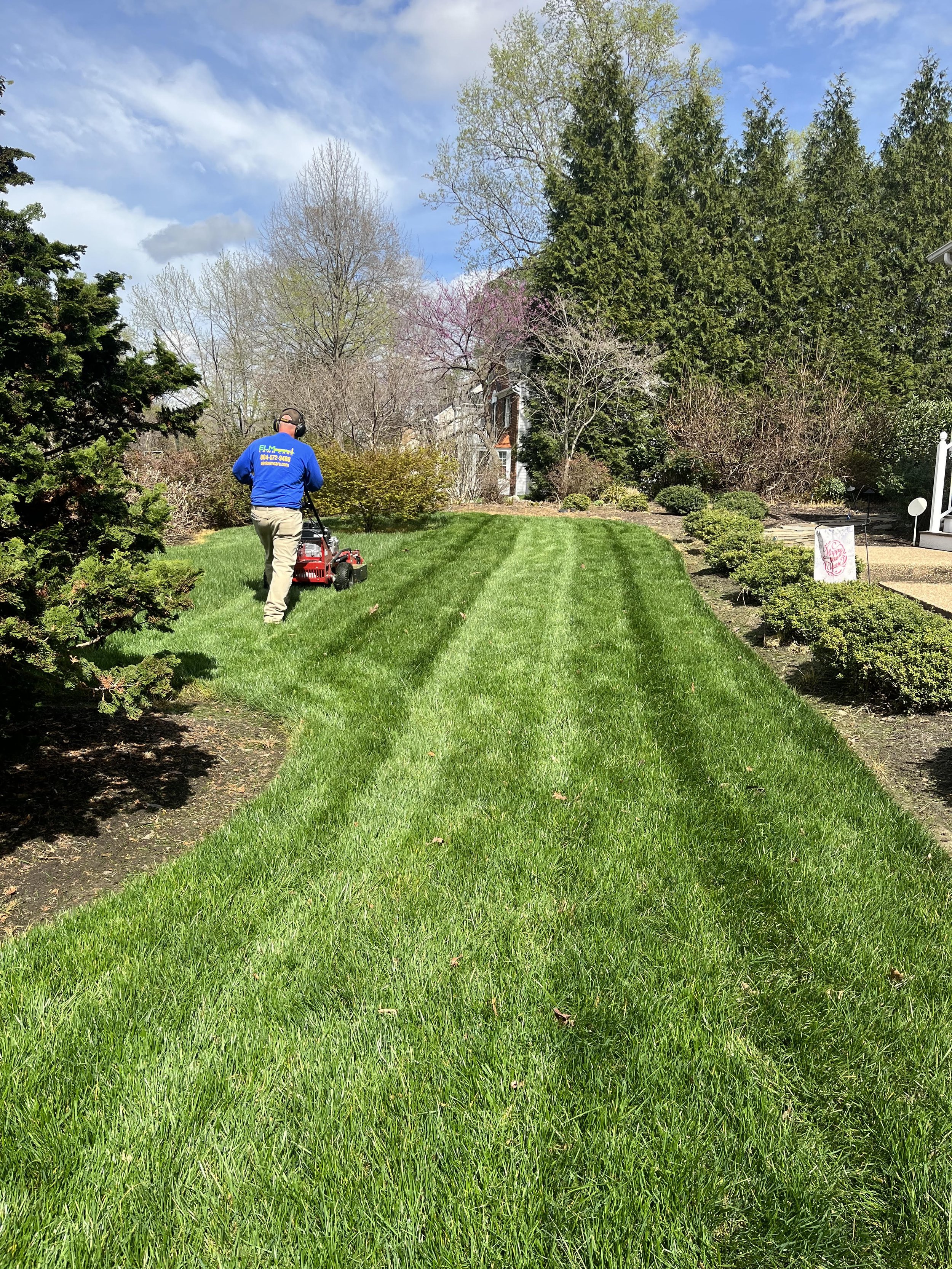 elm-lawn-care_lawn-mowing