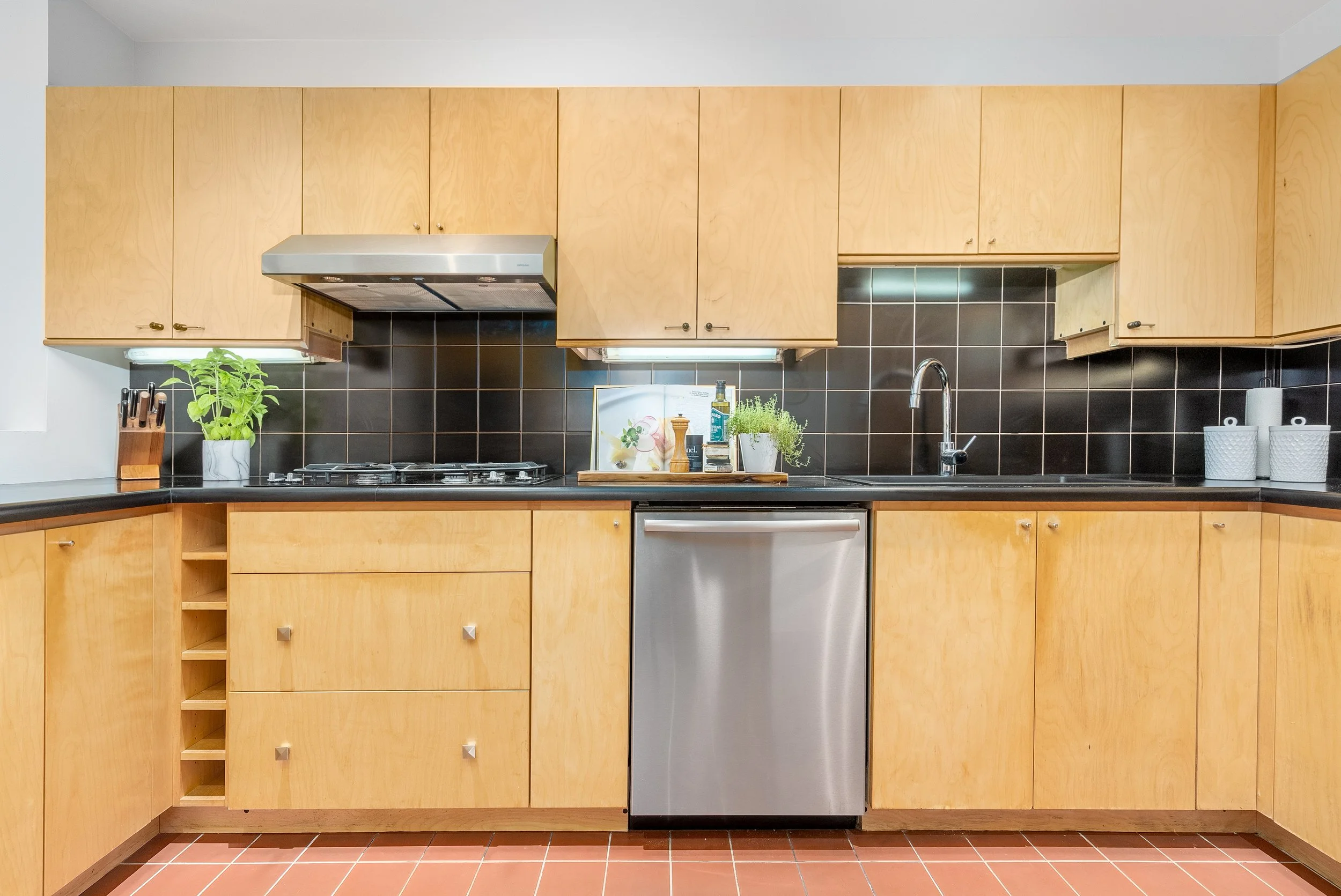 102_queensbury_ave-7.jpg
