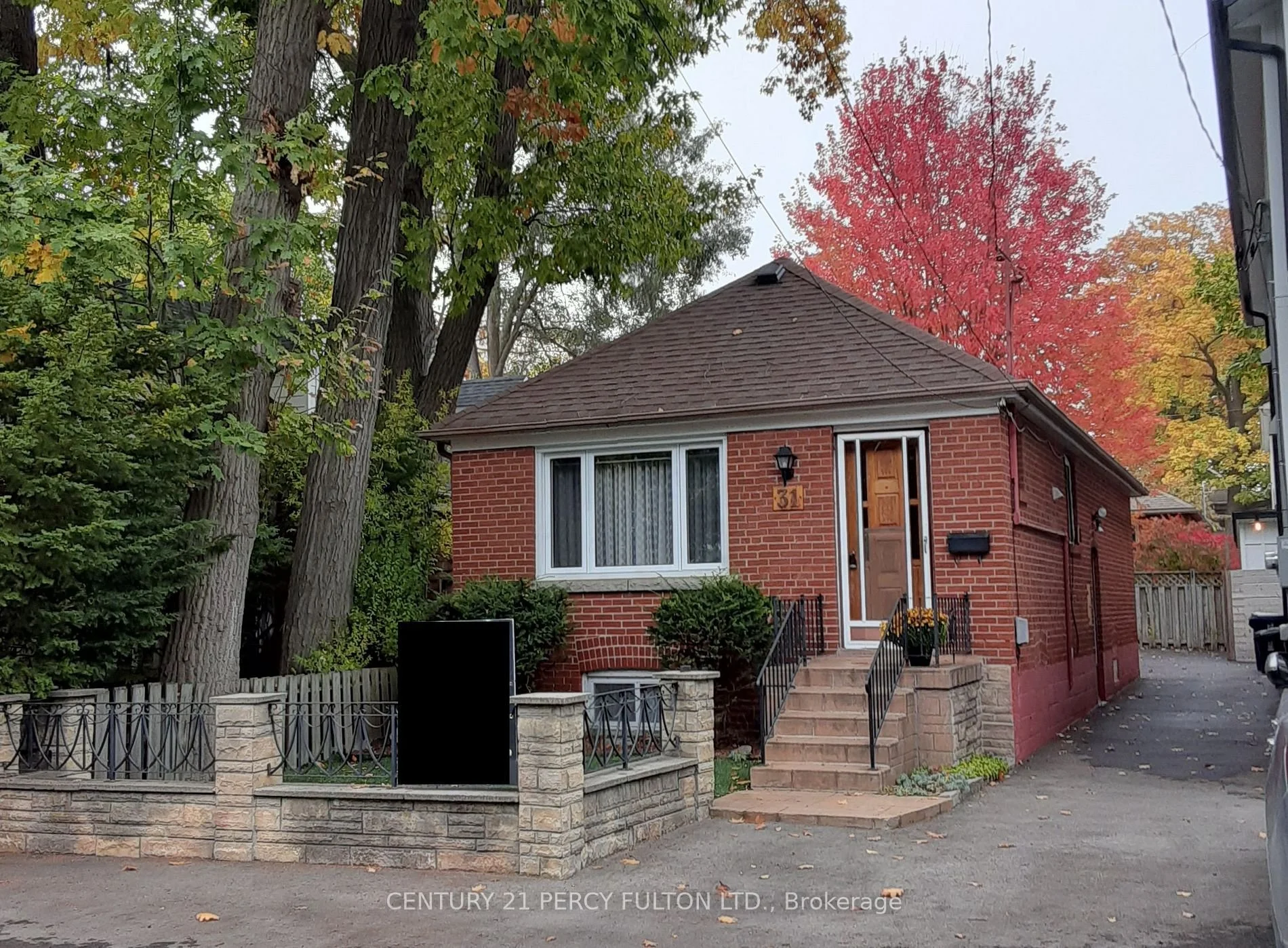 31 Queensbury Ave, Toronto ON