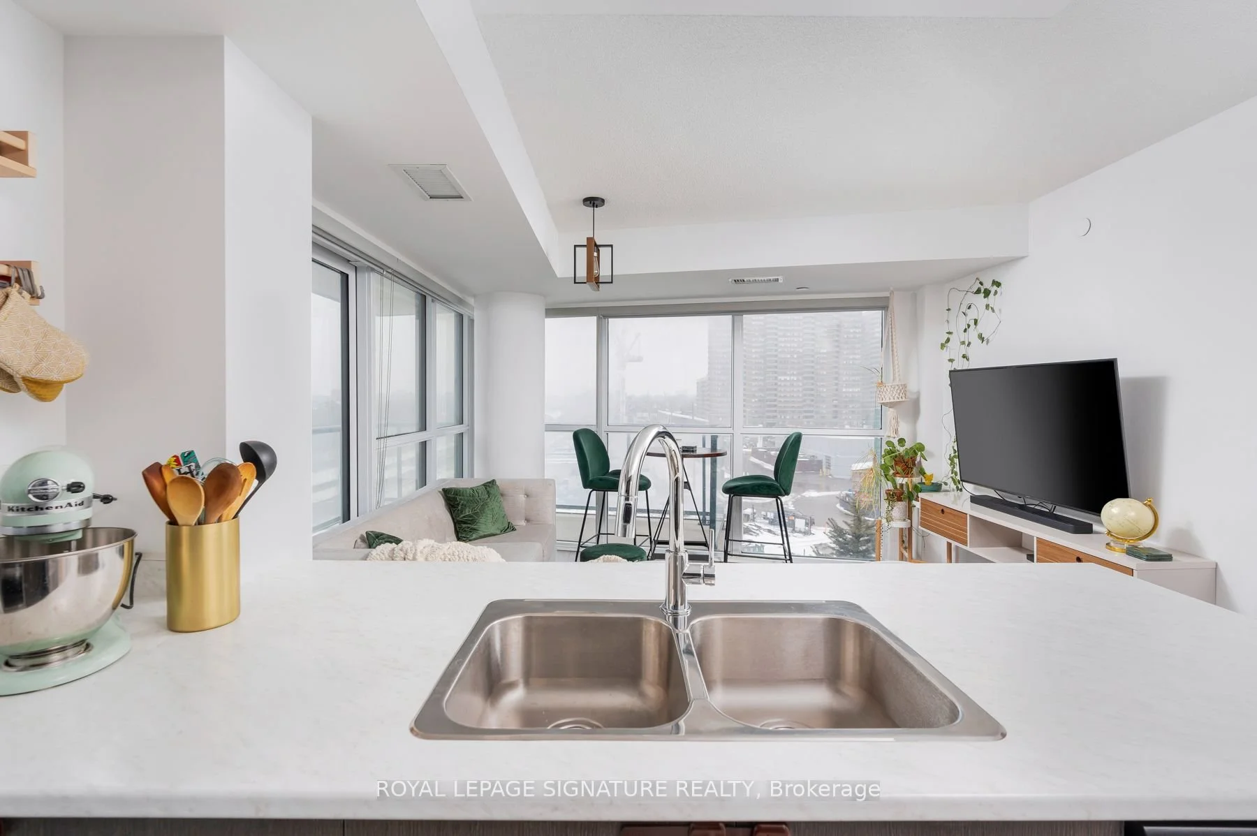 523 - 8 Trent Ave, Toronto ON