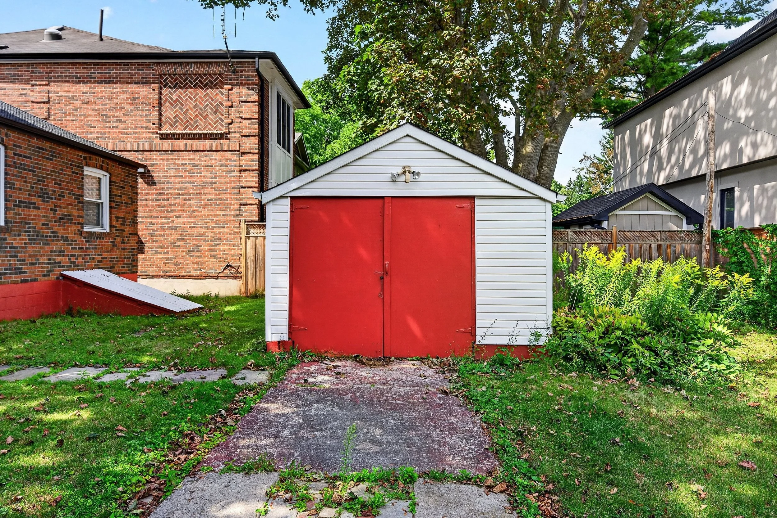 037_29_red_deer_ave-37_600.jpg