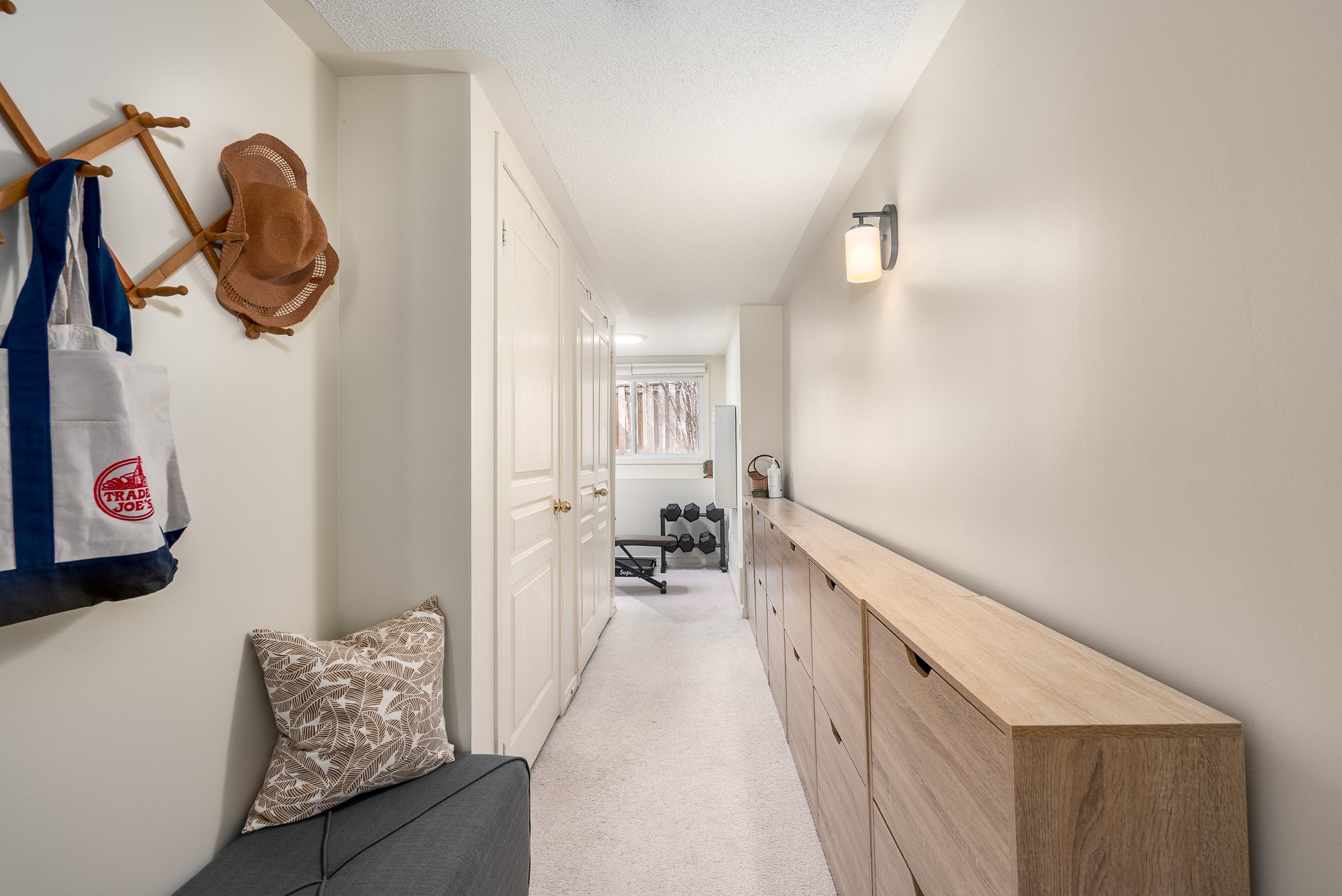 007_6_curran_hall_cres-7_161.jpg