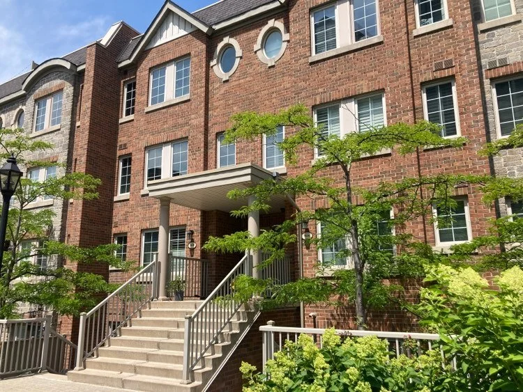 93 the Queensway TH45, Toronto ON