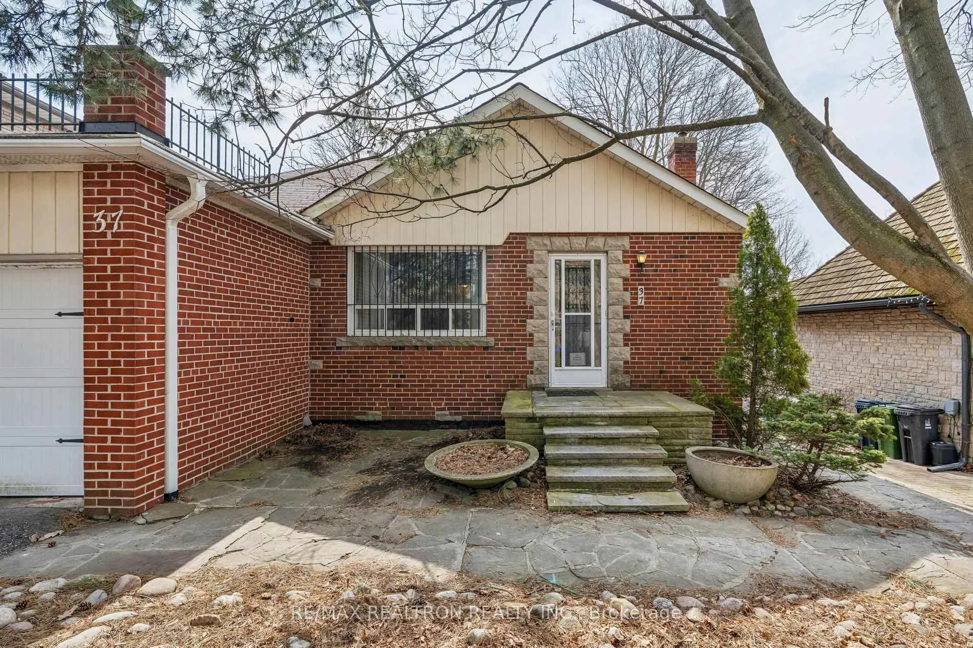 37 Sunnypoint Crescent, Toronto ON