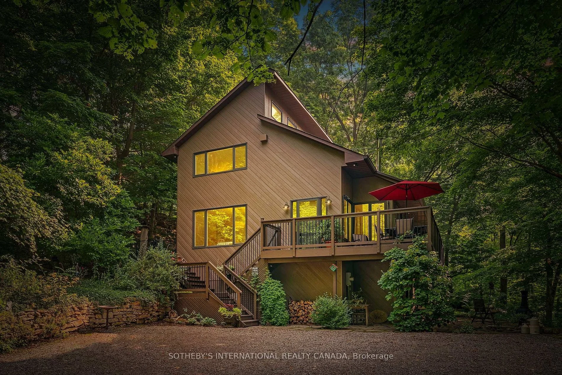 141 Valley Rd, Hamilton ON