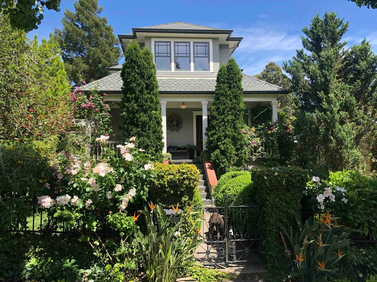 Just Sold 🌸4 Willow Ave 🌺 this one is a heartthrob for sure ❤️ Congratulations to our wonderful Sellers who enjoyed many happy years in this jewel and we are thrilled for the lucky Buyers and their fabulous agents @smithandco.bkk