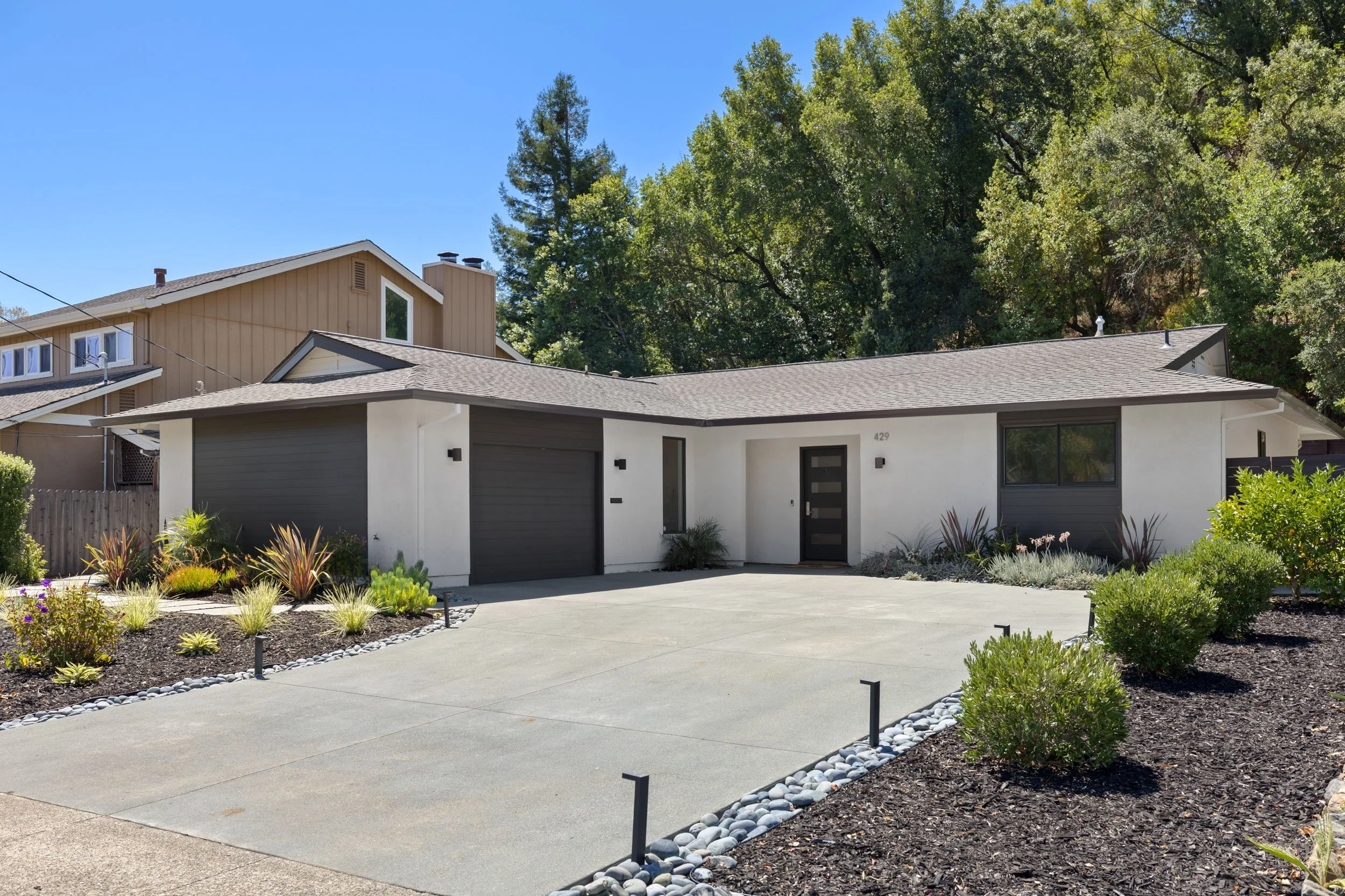 429 Blackstone 02 small.jpg