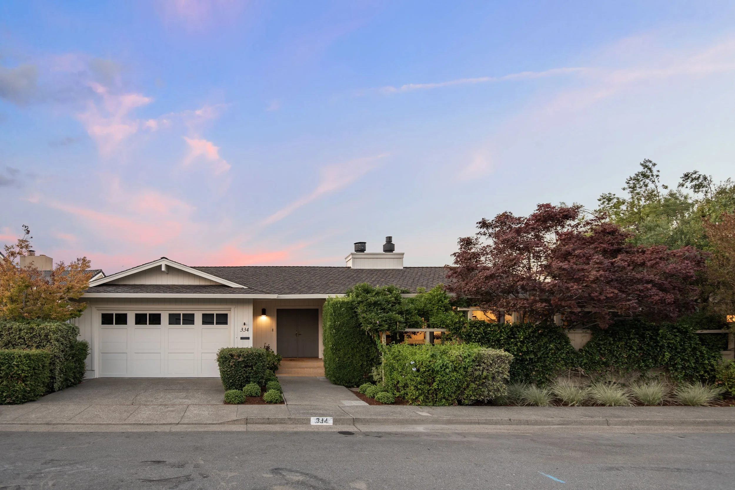 334 Riviera Circle twilight 01 small.jpg