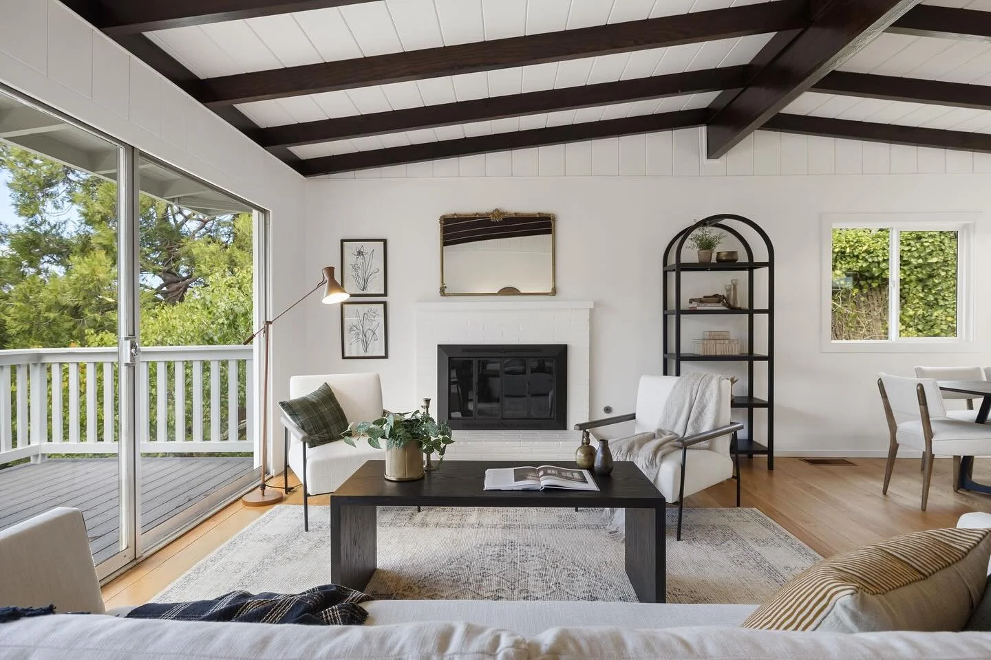 Just Listed: Corte Madera Cupcake 🧁 Close to Downtown Larkspur

A true Marin gem, 60 Edison Avenue offers timeless charm, modern comfort, and unbeatable proximity to everything that makes Larkspur and Corte Madera wonderful.

60 Edison Avenue, Corte