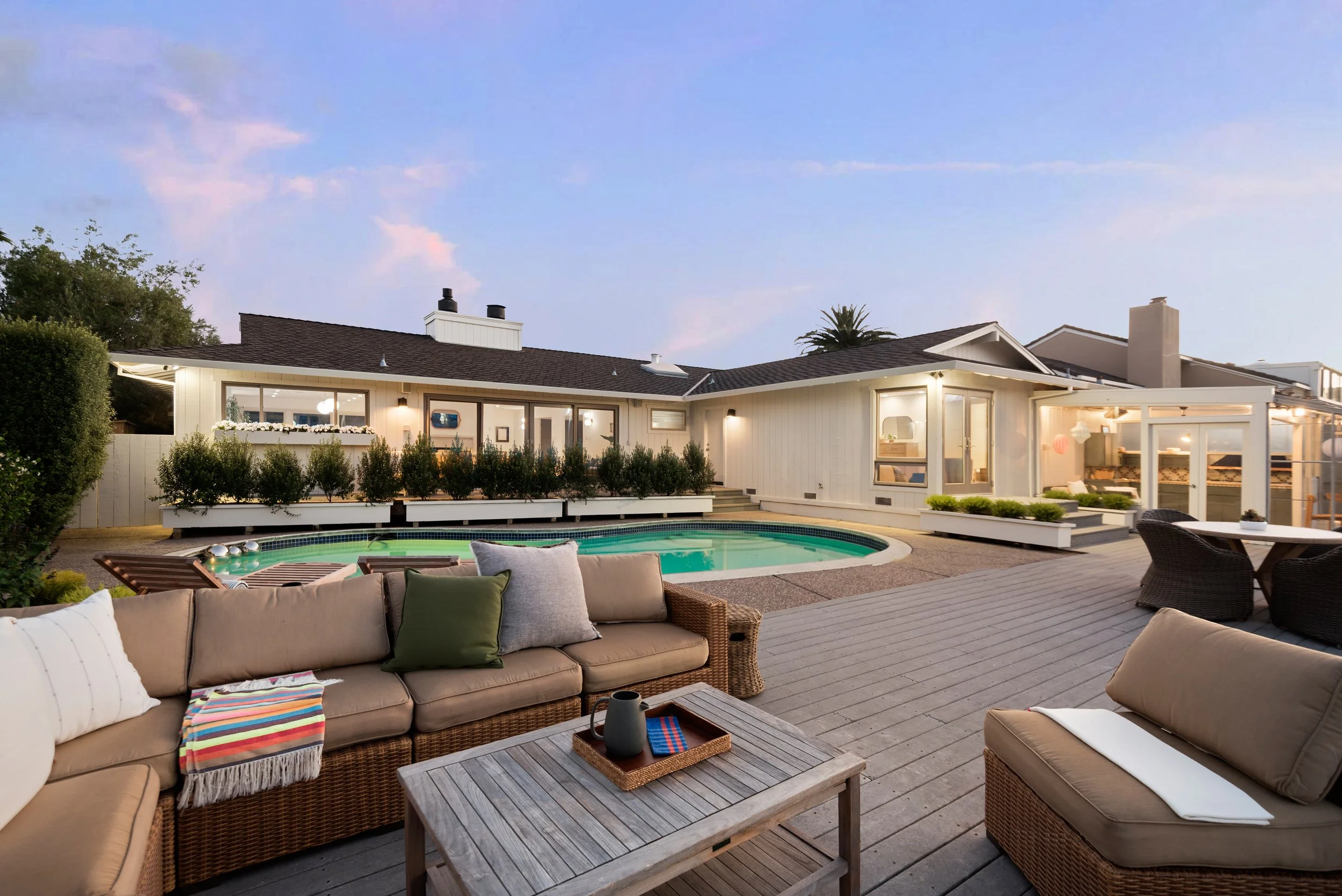 334 Riviera Circle twilight 08.jpg