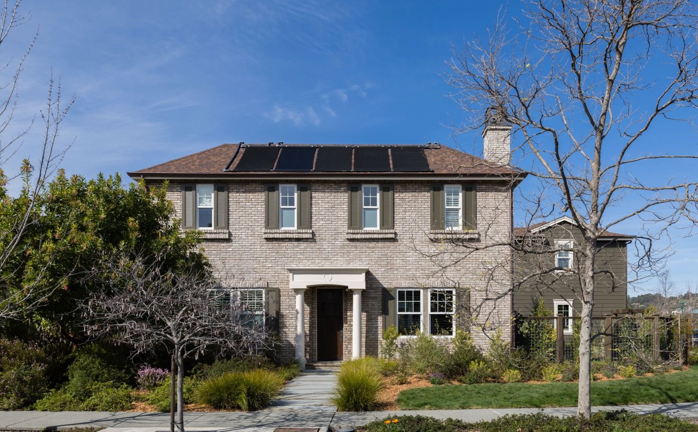 Off-Market Magazine Worthy Residence in Prime Downtown Larkspur - 66 Rose Lane 🌹

This exquisite, light-filled contemporary residence offers a rare combination of bespoke finishes, generous scale, and effortless indoor/outdoor living in a truly stel