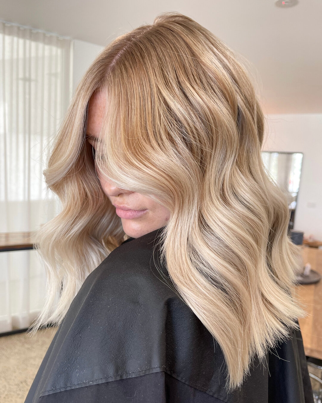 How&rsquo;s your Monday going? ​​​​​​​​
​​​​​​​​
Still crushing over Ellie&rsquo;s last colour!! Super bright while embracing her natural colour 🙏🤎 ​​​​​​​​
​​​​​​​​
​​​​​​​​
​​​​​​​​
#zephyrhairco #zephyrlights #hairsalon #kiama #blonde #brunette 