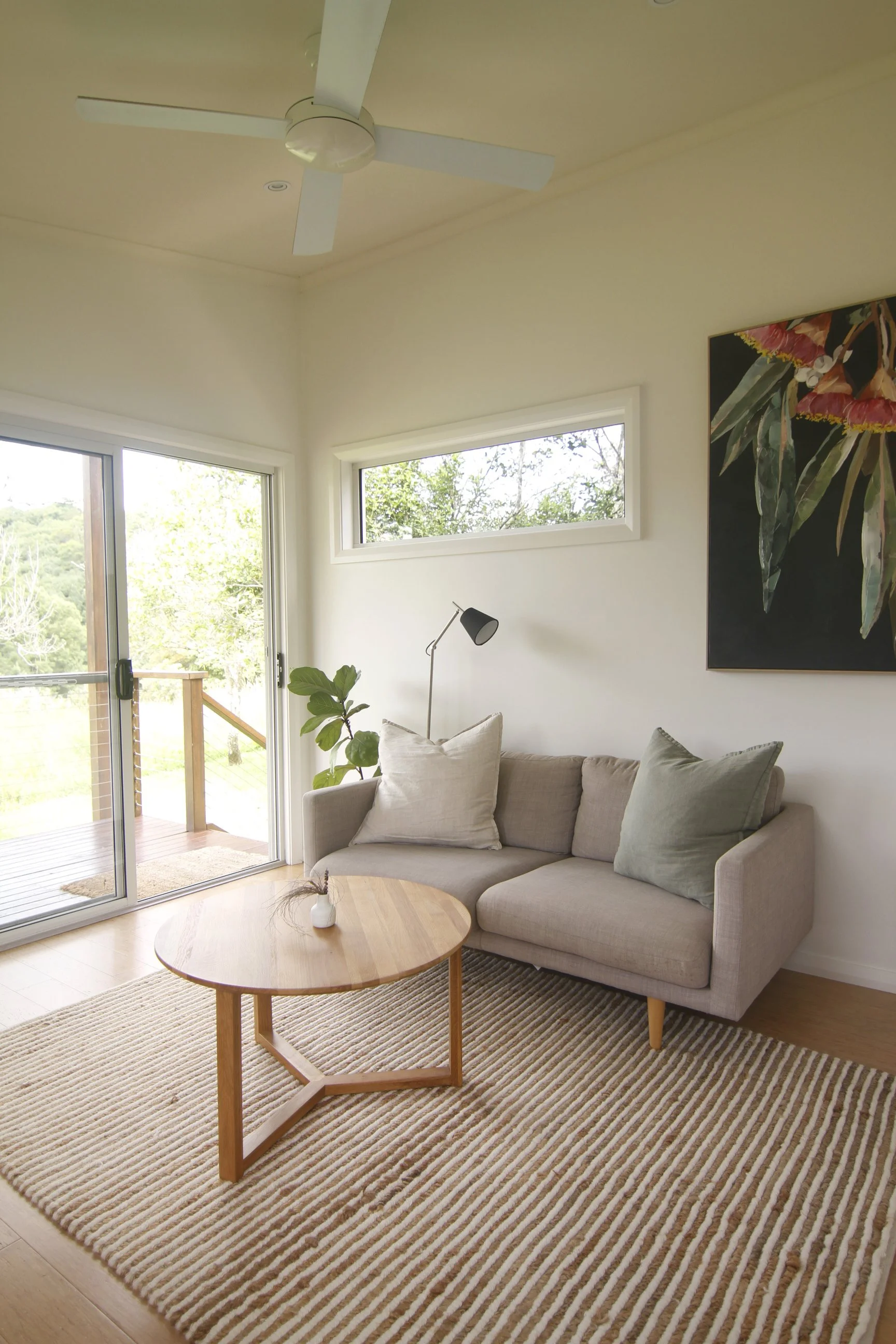 TheGumnutCabins gCabin4 Lounge.JPG