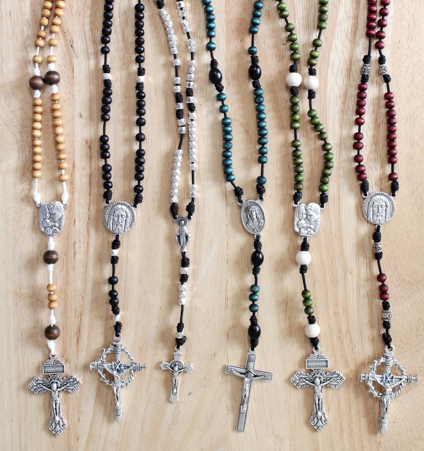 ..collection.. | #marchmeetthemaker

My inventory of cord &amp; bead rosaries had been depleted for a while, but I added six new ones to the collection in the big update last week!

Feel free to contribute to depleting my stock again! 😜
https://www.