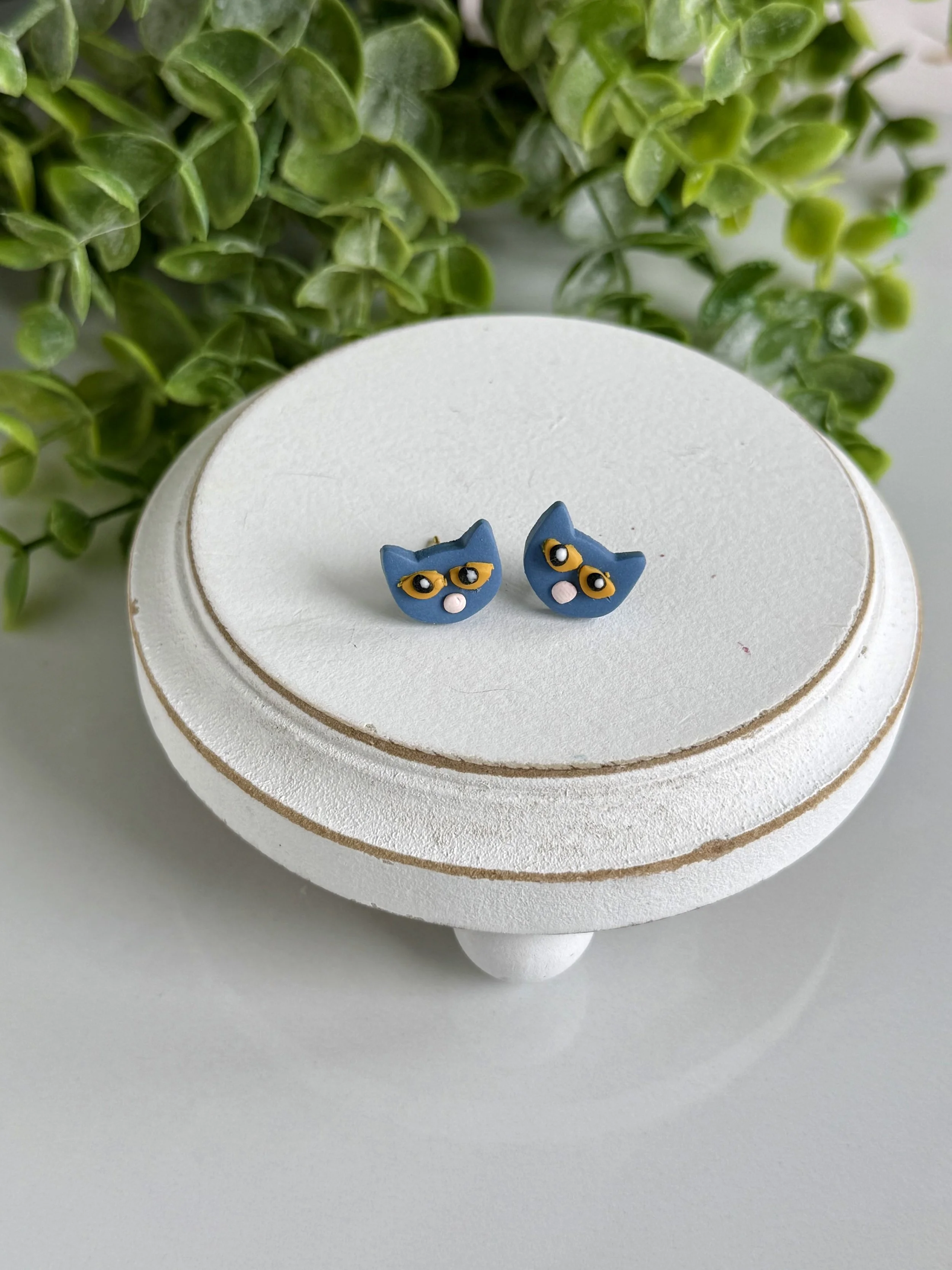 Pete the Cat face studs