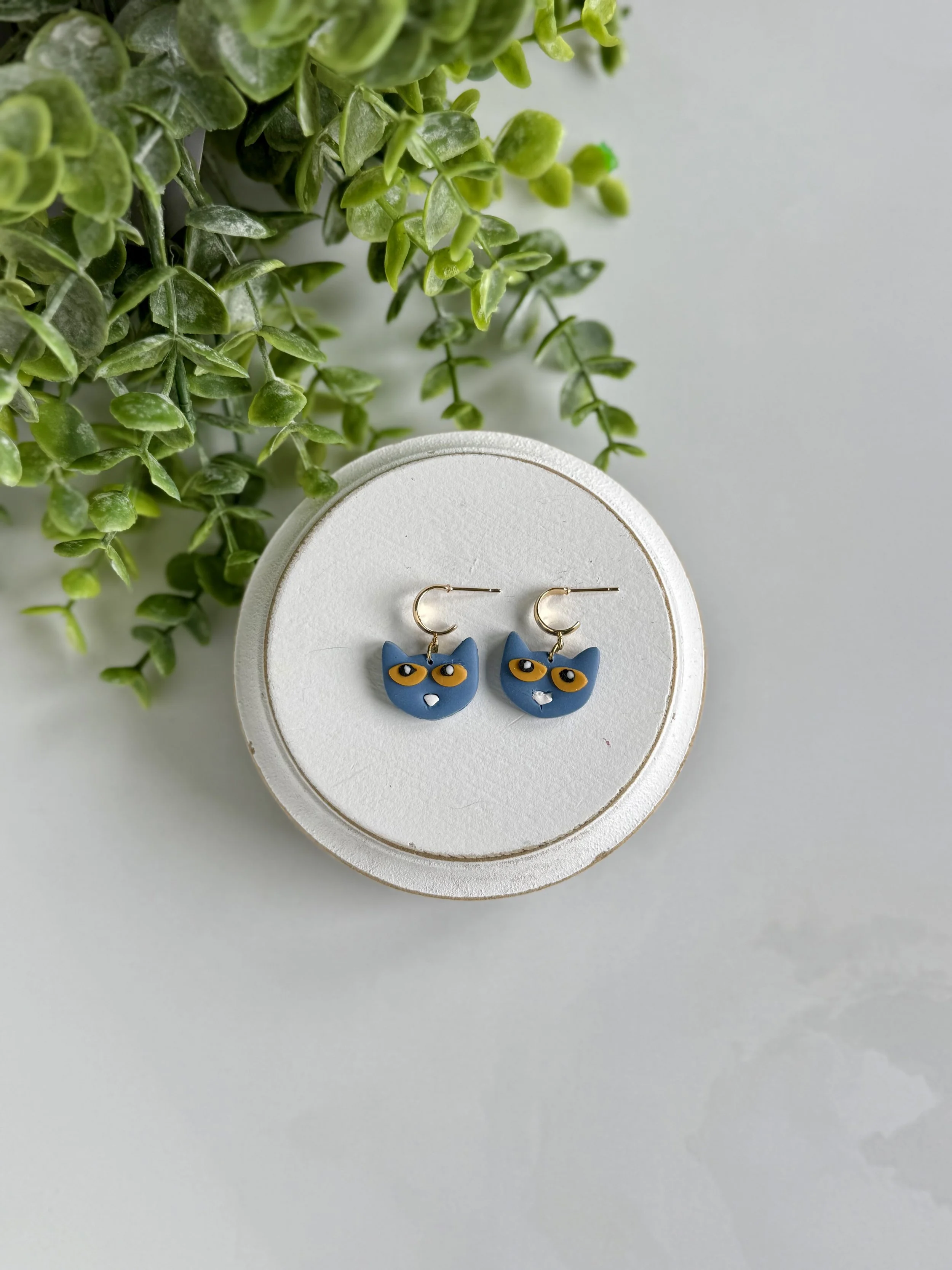 Pete the Cat face dangles