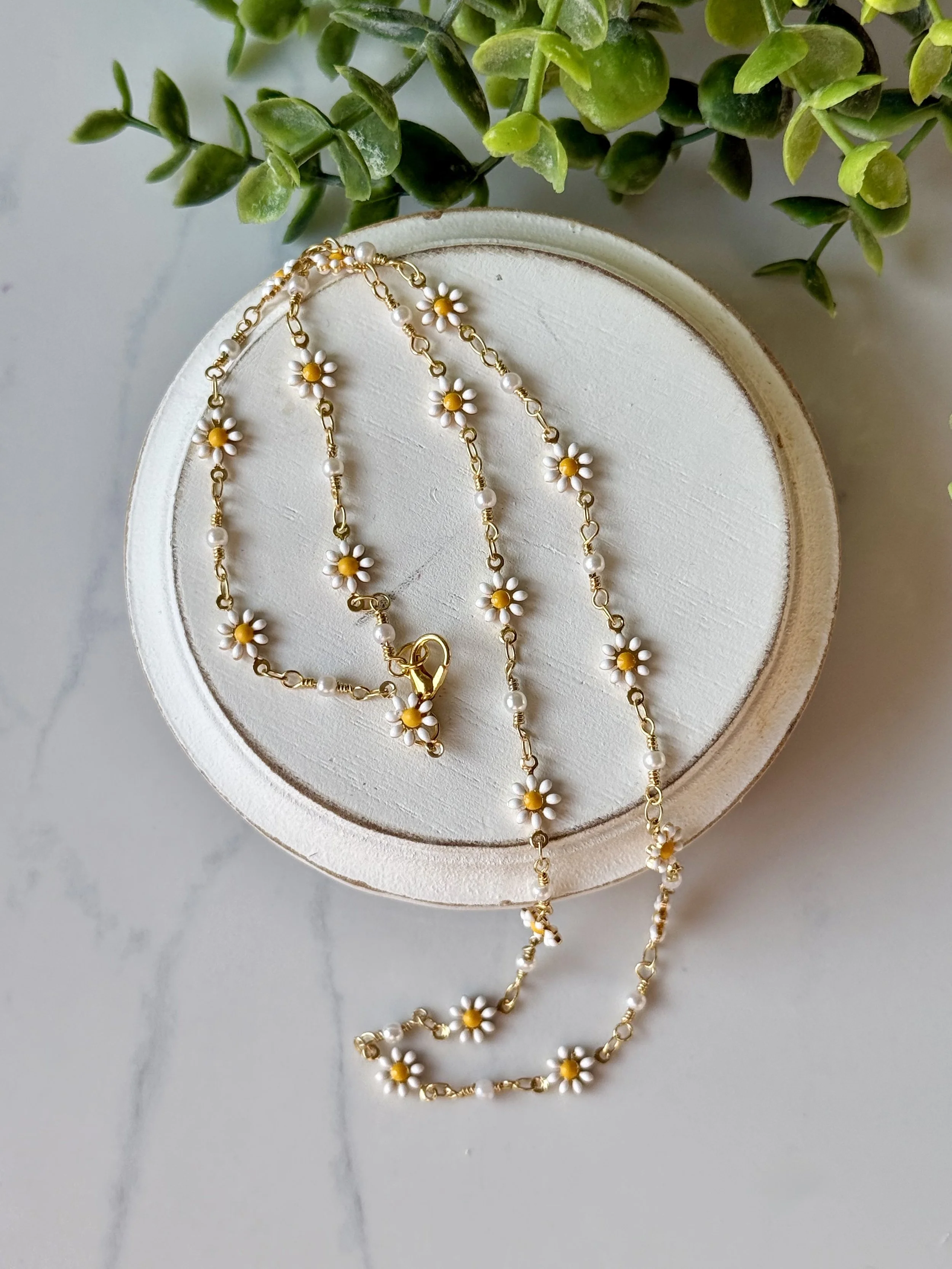 White Daisy Necklace