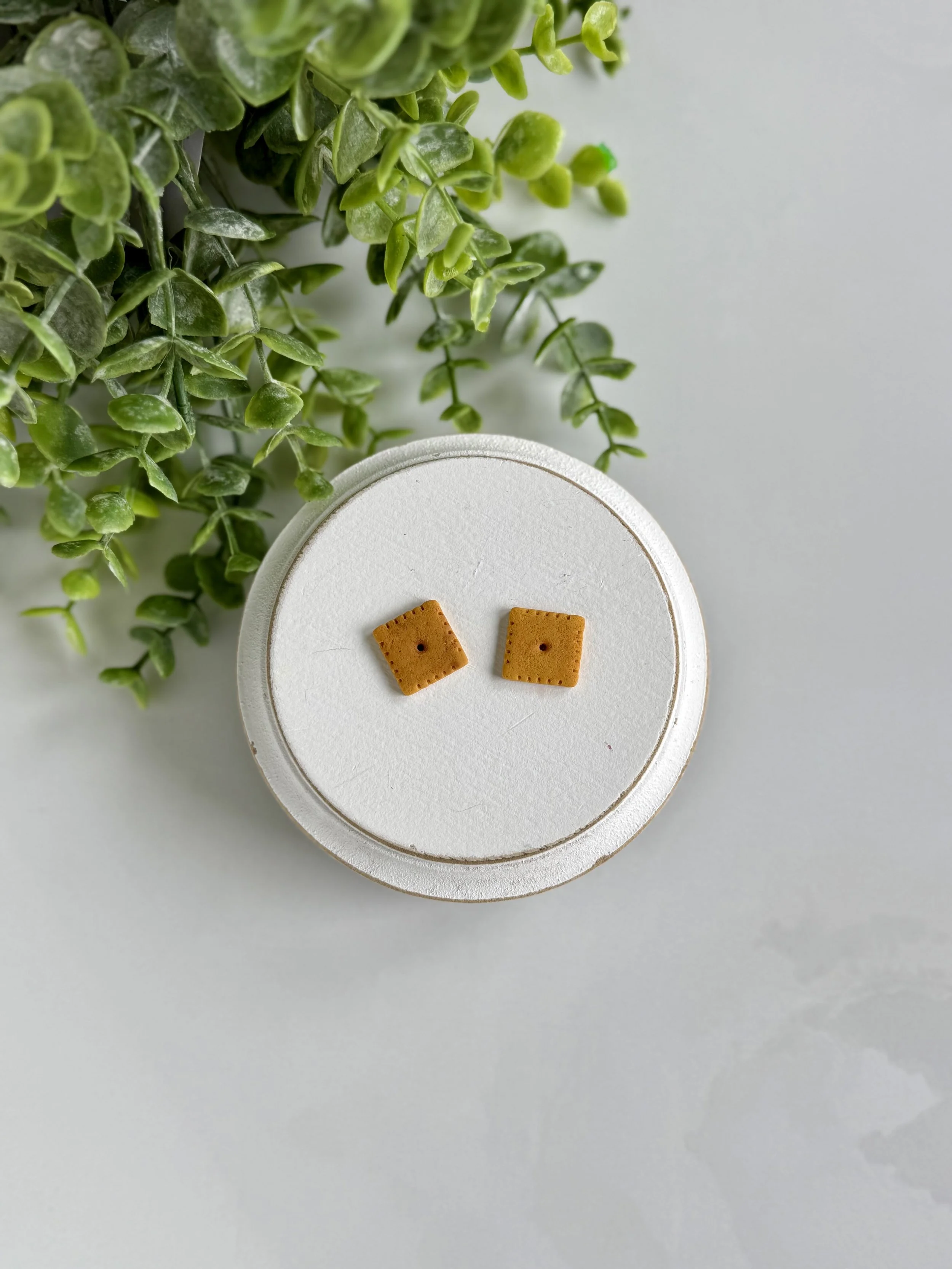 Cheeze It Studs