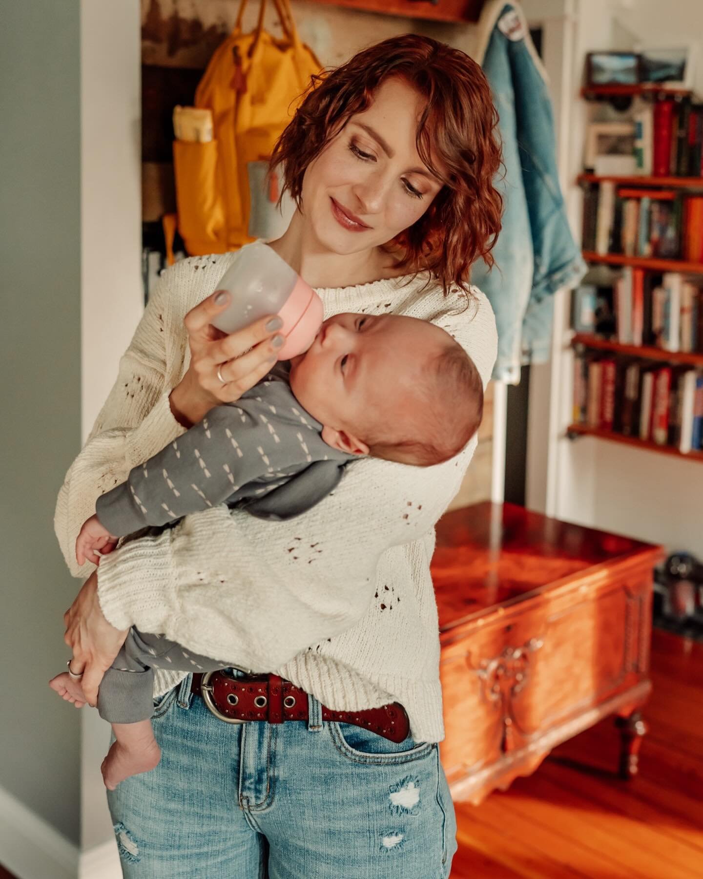 As lovely as outdoors is, I still think that in-home newborn sessions are my favorite. They&rsquo;re just so personal, so cozy, so comfortable. Just put on some music and hang out with your sweet little family. Cuddle, dance, feed the baby. Relax and