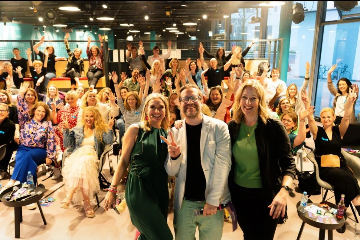 Smiling faces at the #FrauenStärken 2025 closing event in Hamburg