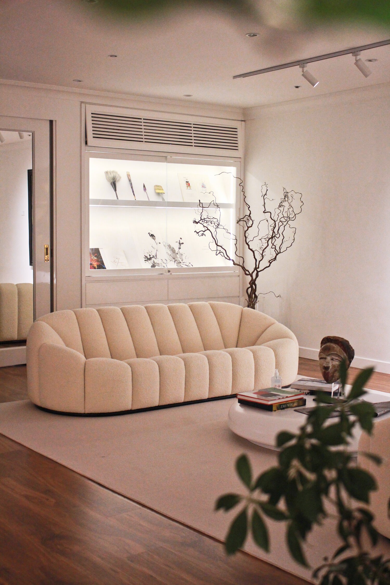 Pierre Paulin - Alpha 3-seater & Moon Table