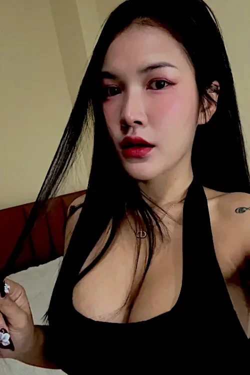 Inviting look from Pattaya poster girl bree