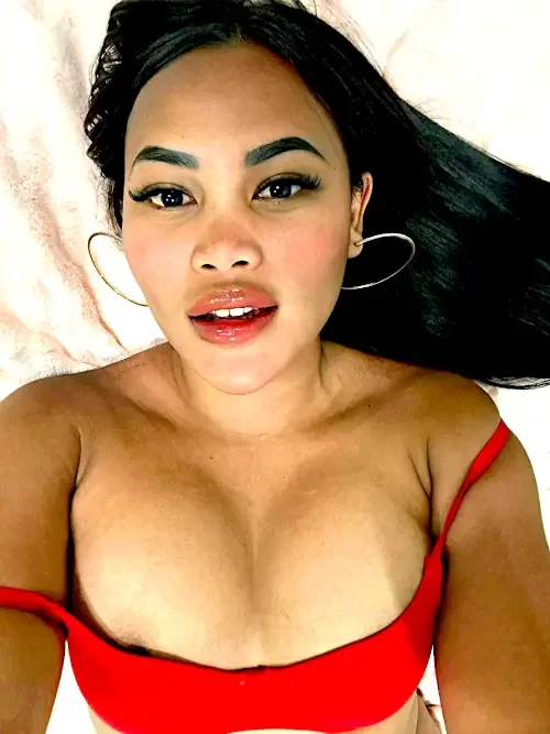 Emily is a stunning young escort girl in Pattaya City - Verified