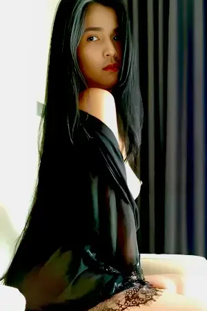 With her bold personality and adventurous spirit, Daily is the ideal partner for a fun night out.