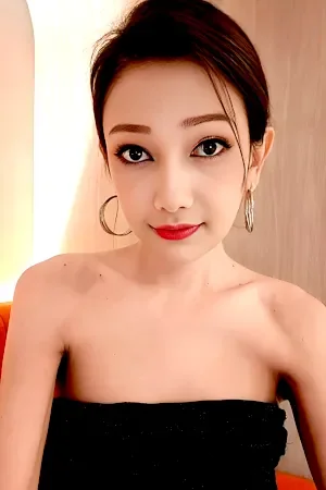 Momo offers a graceful and refined companionship experience, drawing on years of professional expertise.