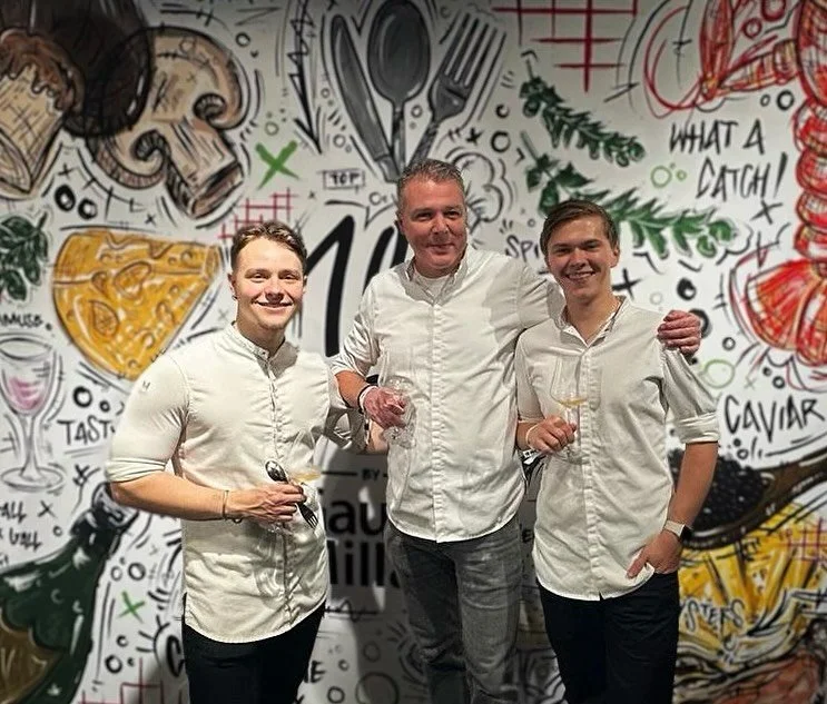 Een memorabele week bij Groenewoud! 💚
Deze week hebben we niet alleen onze Bib Gourmand mogen behouden, we stonden vandaag ook op het 100 Chefs evenement van @gaultmillaunederland. 
Op dit evenement hebben wij mogen koken, samen met 100 chefs die