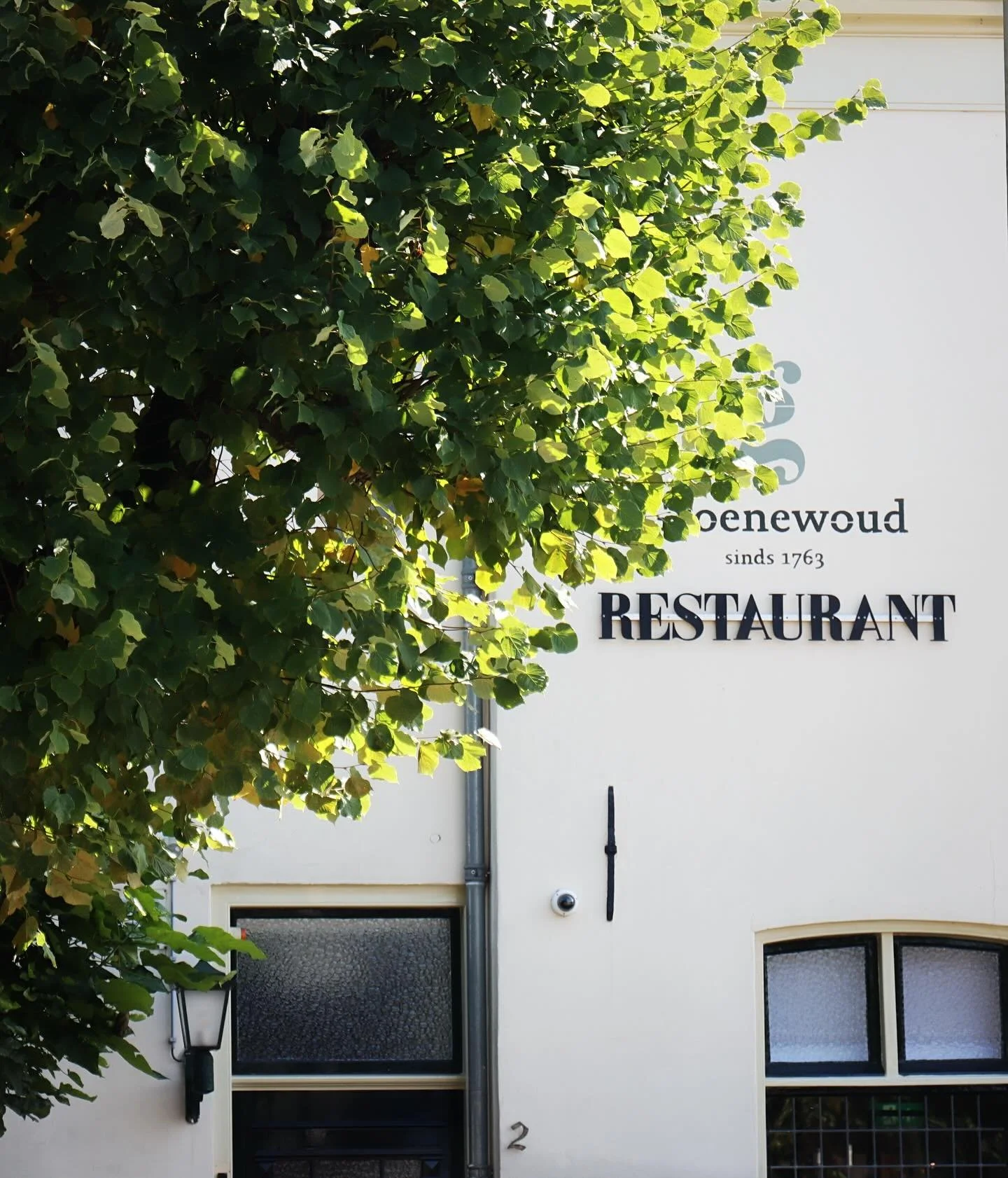 Vakantiesluiting!🔑
Wij doen onze deuren een weekje dicht! Wij verwelkomen u graag weer vanaf 21 oktober in ons restaurant. 
Reserveer gerust alvast een tafel, graag tot dan bij Groenewoud. 
#vakantiesluiting #weekjedicht #verdiend #vakantie #deur