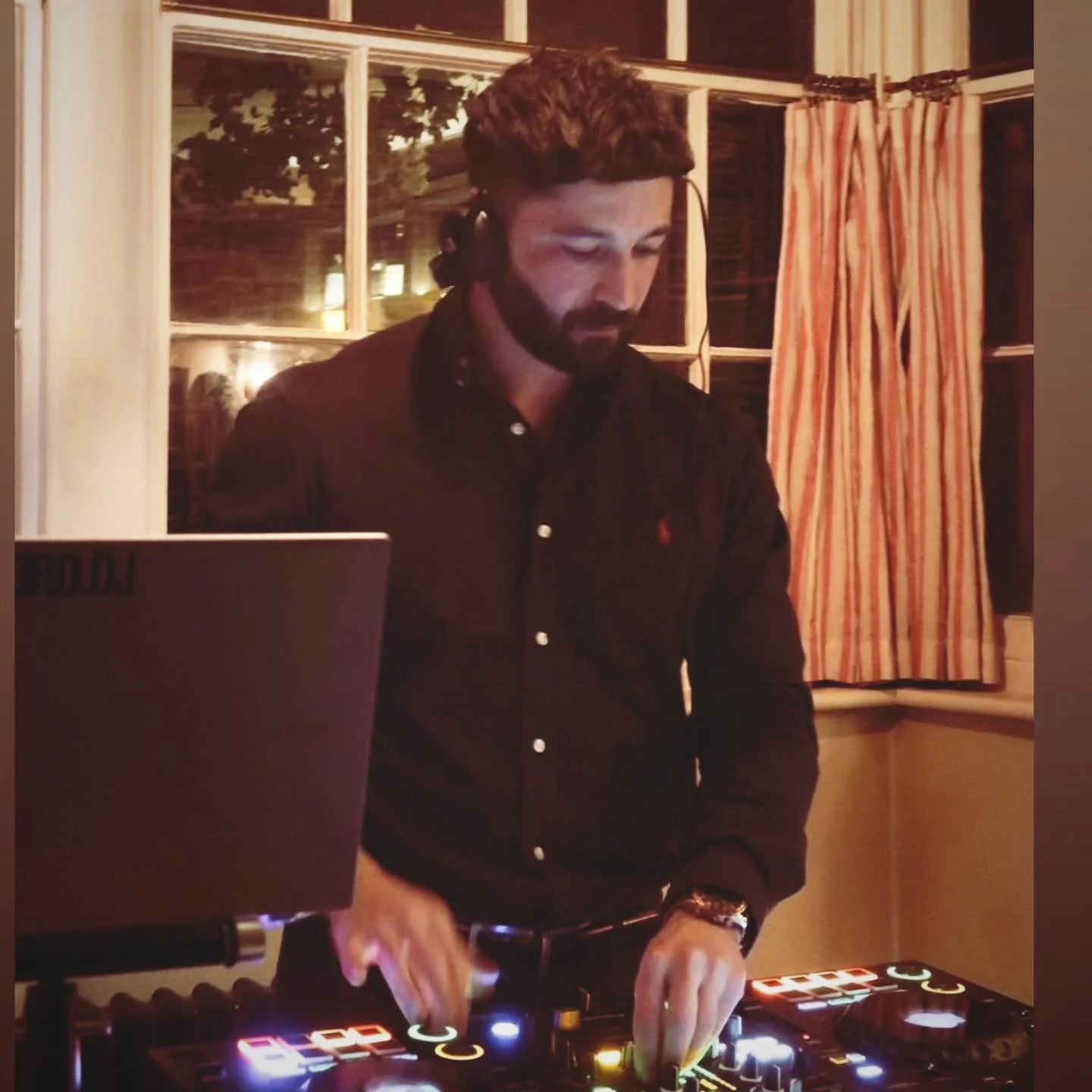 Enjoyed playing a few tunes for the @thebellcharlbury 1st birthday on Friday 

@nathanwalkerunwin &amp; the team have done a cracking job in the first year, If you haven't visited yet, you must

#cotswolds #dj #thebellchalbury