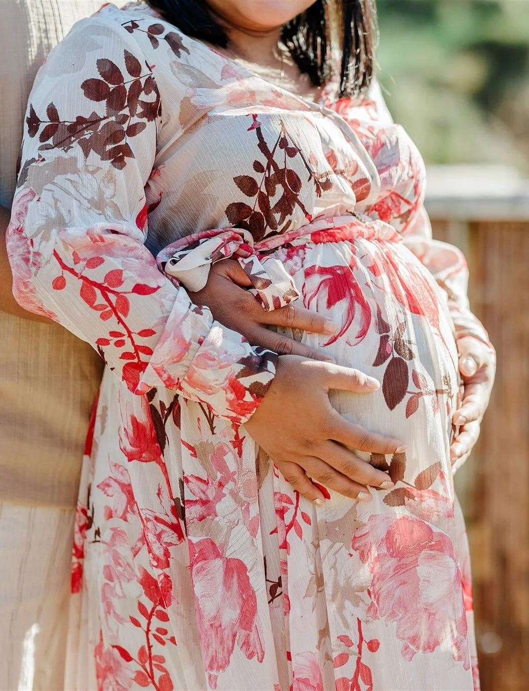 I&rsquo;ve been out and about for the last few mornings capturing some precious milestones 🩷 How radiant does Shaina look?! This session was so peaceful and joy to capture. 
.
.
.
#maternityphotographer #cornwallmaternityphotographer #porthbeach #fa