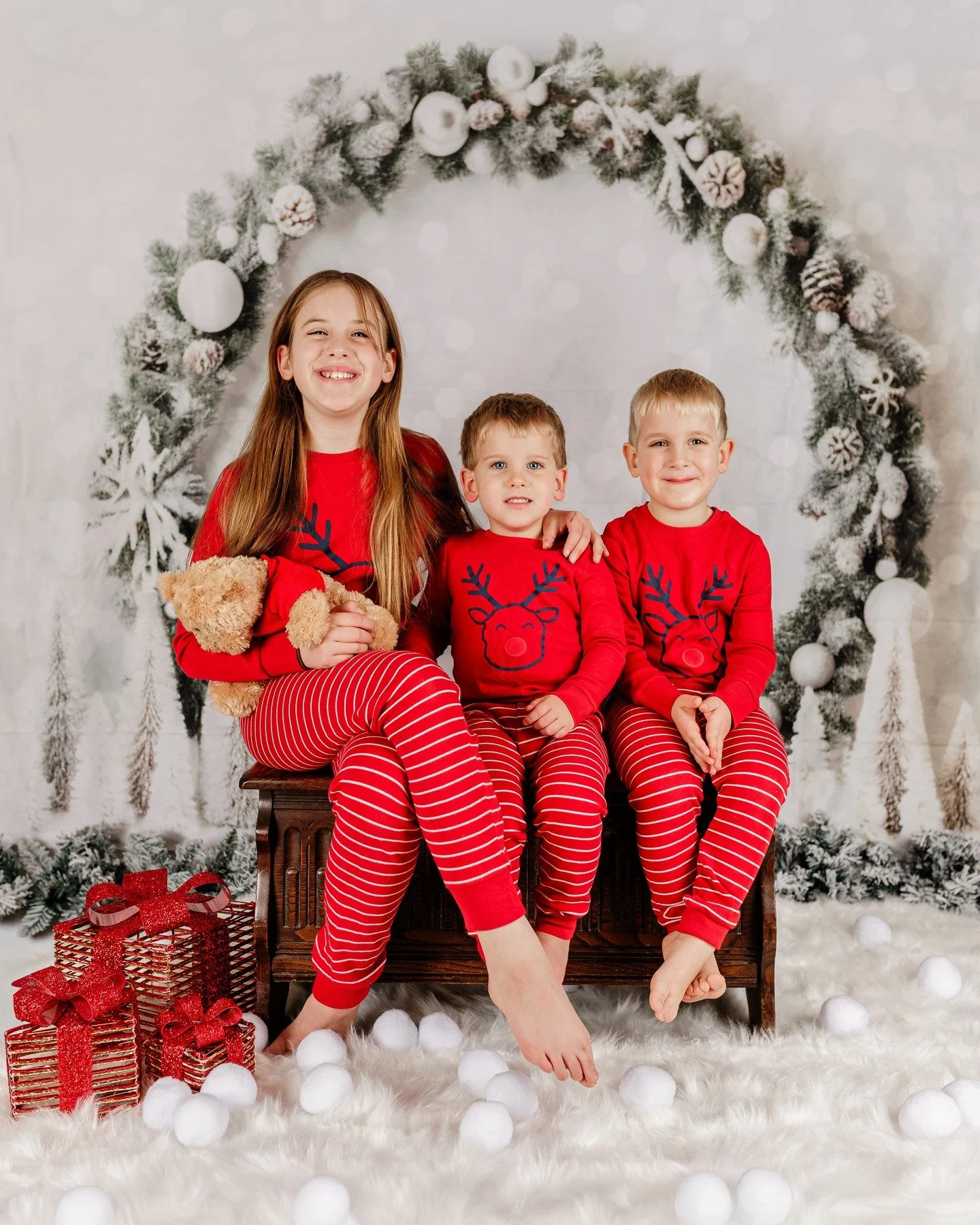 🎄✨Christmas Mini Sessions 2025✨🎄

For the first time ever I'm offering Christmas Mini Sessions! Super exciting! 🤩

So come and capture some fun &amp; festive memories with me. Perfect for families - grown ups can join the fun, or just the kids.

C