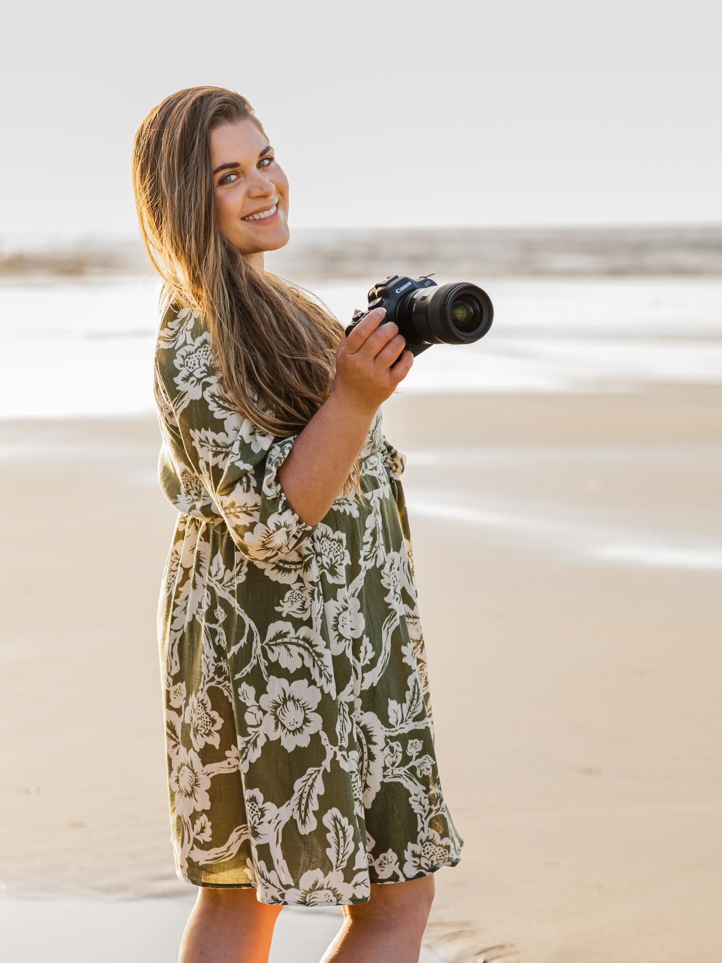 ✨It&rsquo;s me, hi!✨

I&rsquo;m Cat, your friendly, coffee fuelled wedding and elopement photographer &amp; videographer here in Cornwall 📷

I thought I&rsquo;d introduce/reintroduce myself with a few fun facts about me...

✨ I grew up as a city gir