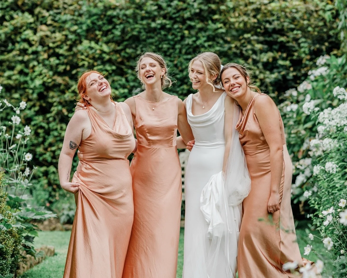 ✨BRIDESMAIDS✨ make sure to have fun with your best gals on your wedding day 🤍

#bridesmaids #cornwallweddingphotographer #bridetribe #weddingvideographycornwall #weddingbesties