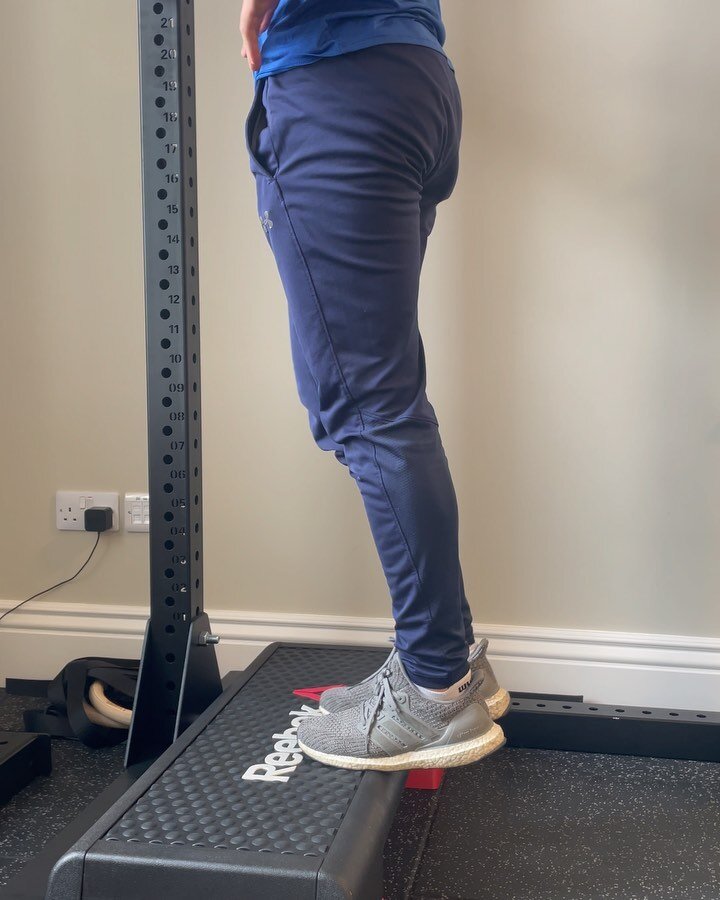 🚨 CALF REHAB 🚨

Seeing a lot of calf injuries in clinic over the past number of weeks from a variety of different sports (running/boxing/soccer/GAA) 🤕

The calf is an extremely strong structure and huge demands are placed on it when we exercise. I