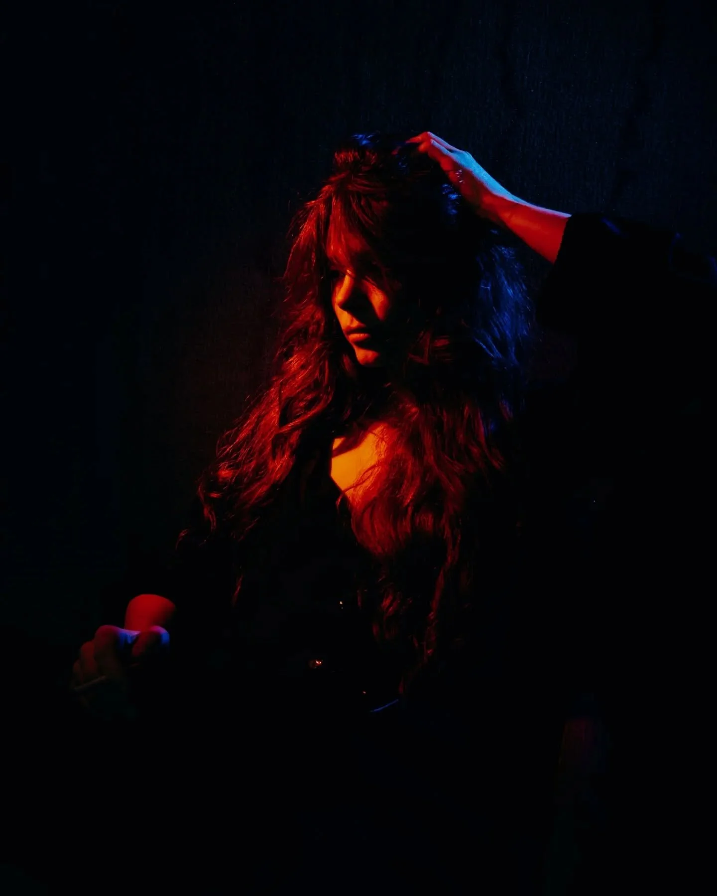 Portrait de Femme

Une salle de bain avec une d&eacute;co bien marqu&eacute;e, une nana avec qui &ccedil;a a &eacute;t&eacute; un bonheur de partager cette s&eacute;ance (et la semaine !)... et voil&agrave; une s&eacute;rie d'images aux lumi&egrave;r